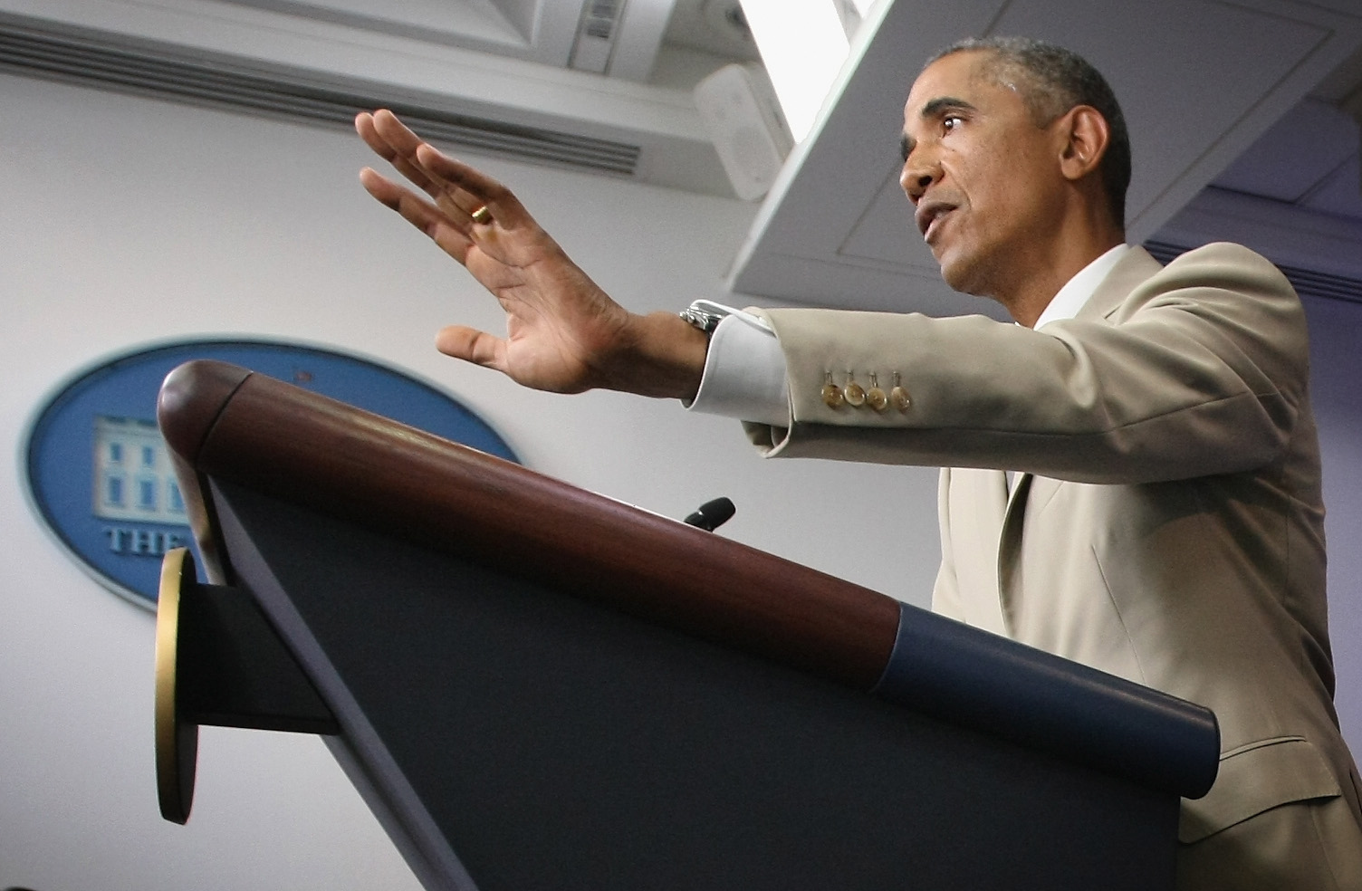 Obama gives himself leeway on immigration action deadline