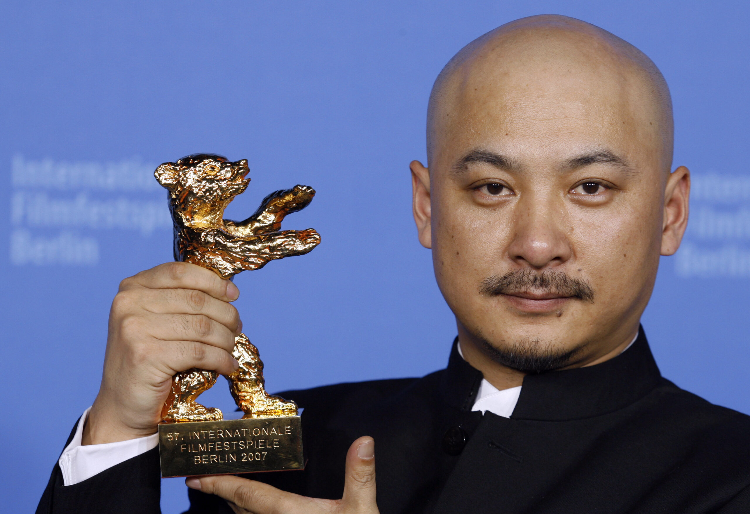 China detains famed film director for prostitution