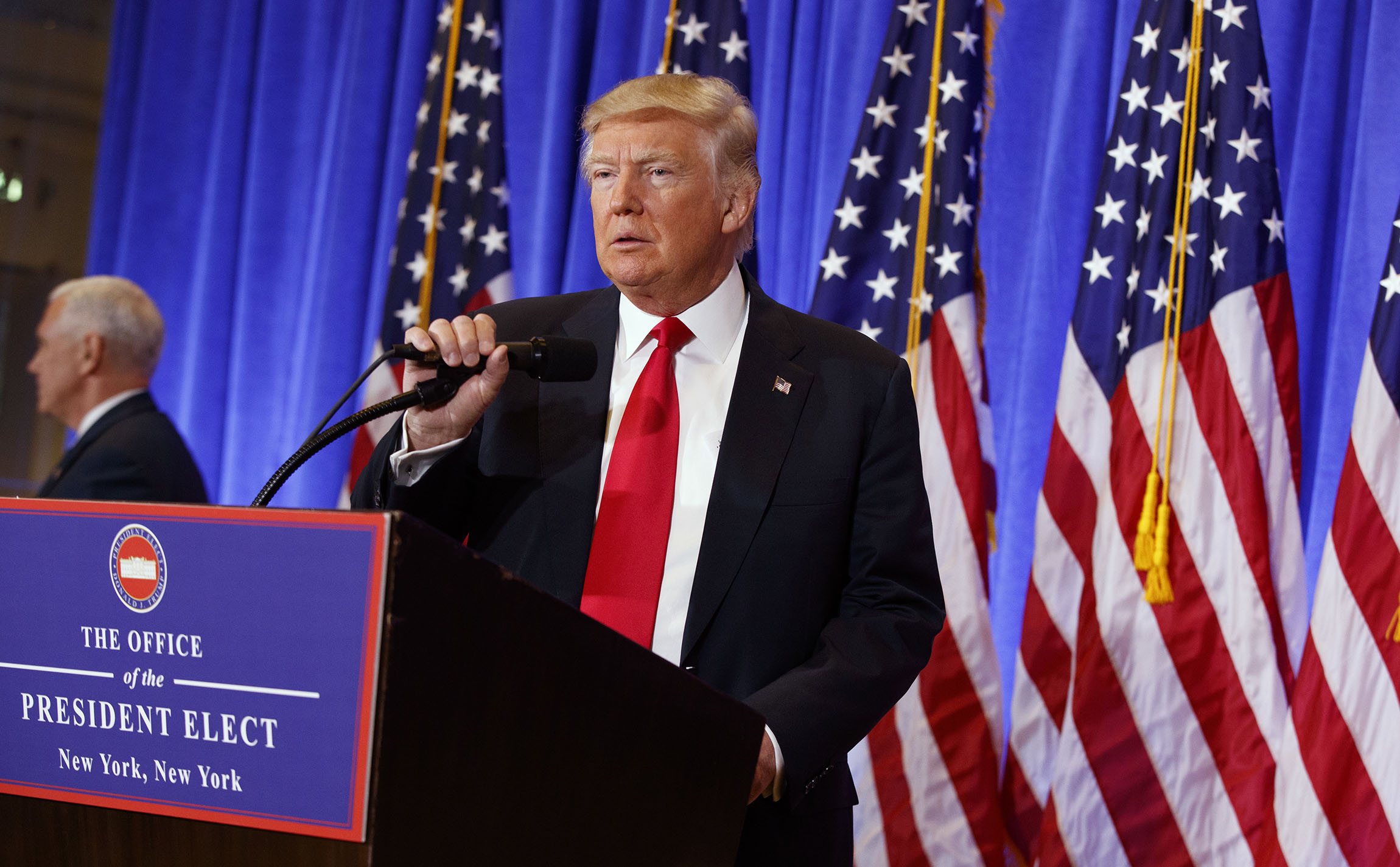 Government ethics chief calls Trump’s conflicts of interest plan ‘meaningless’