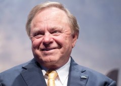 Shale oil tycoon backs Trump