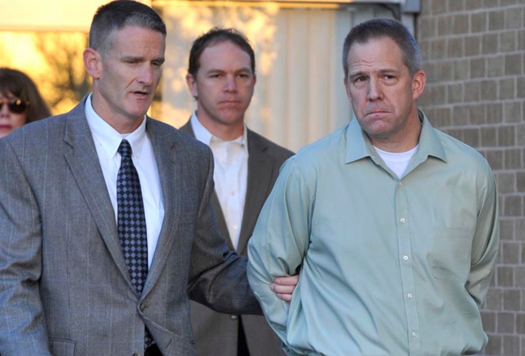 Judge: Disruptive JetBlue pilot to stand trial