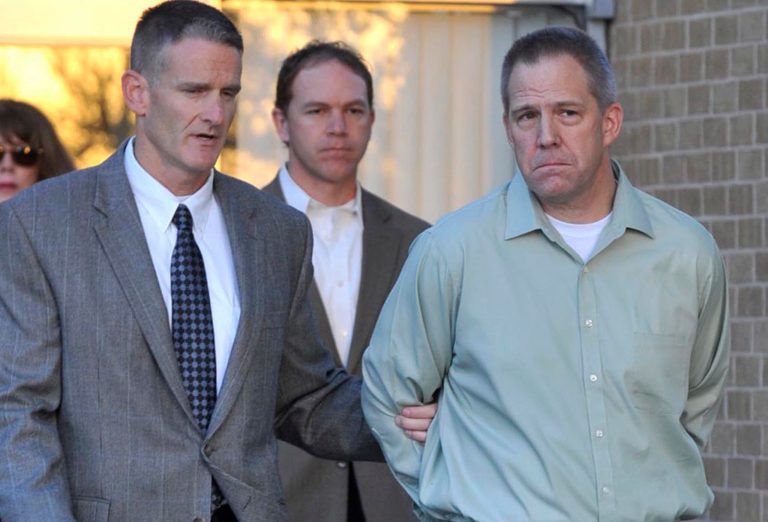   FILE - In this April 2, 2012, file photo JetBlue pilot Clayton Frederick Osbon, right, is escorted to a waiting vehicle by FBI agents as he is released from The Pavilion at Northwest Texas Hospital, in Amarillo, Texas. U.S. District Judge Mary Lou Robinson ruled Friday, June 15, 2012, that the JetBlue Airways pilot who left the cockpit during a flight and screamed about religion and terrorists is mentally competent to stand trial. (AP Photo/Amarillo Globe-News, Michael Schumacher) MANDATORY CREDIT; MAGS OUT; TV OUT  