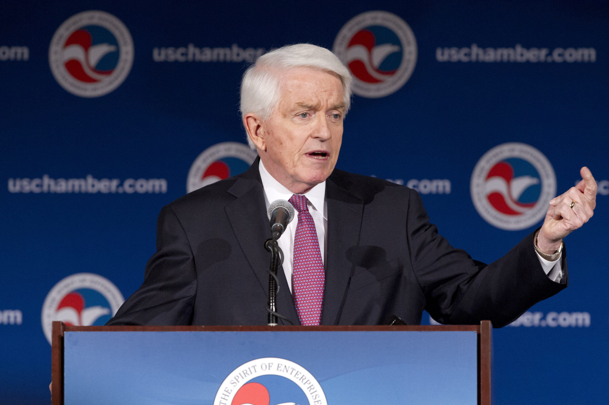 Chamber defends banks from Warren, populists