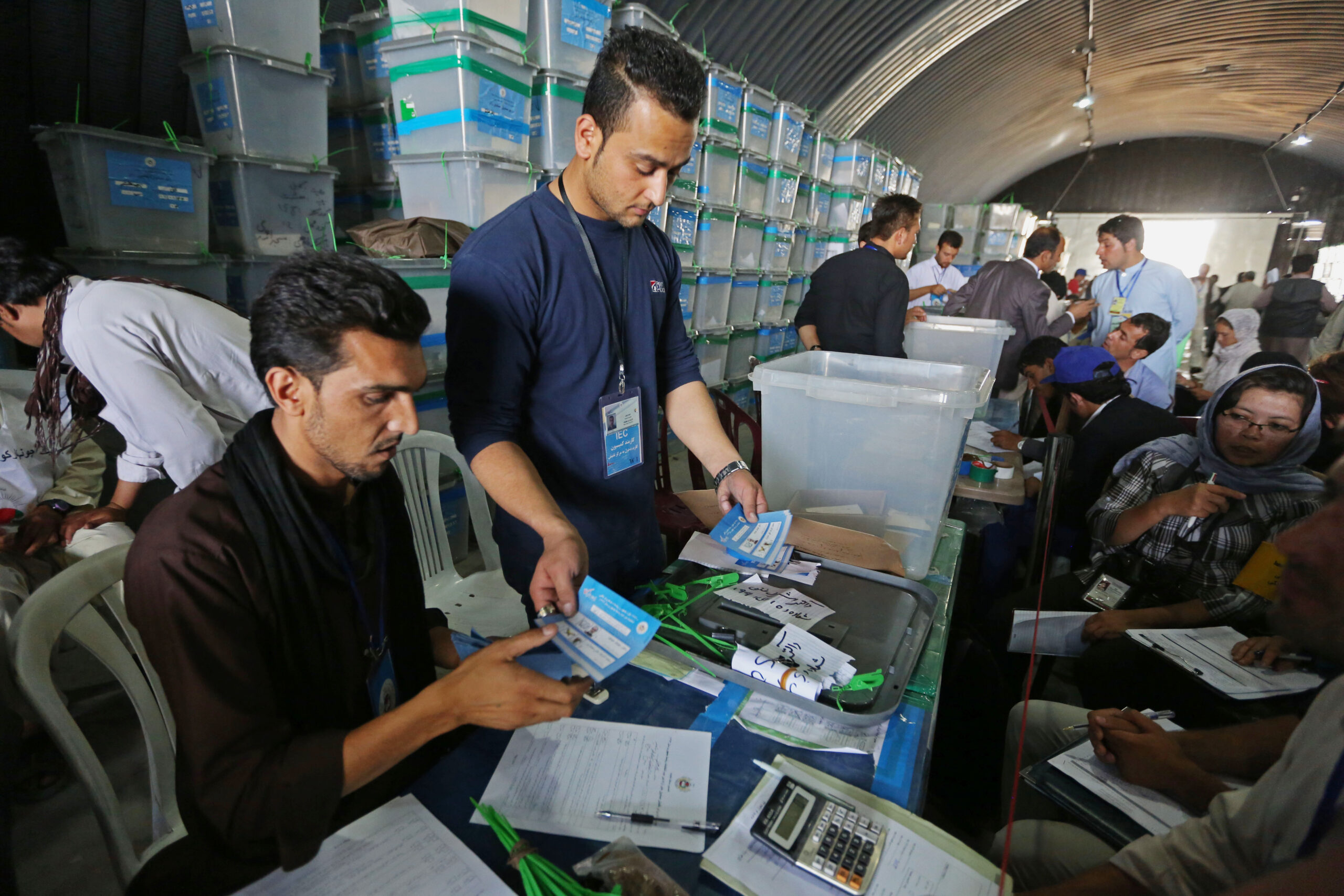 Afghan presidential candidates’ teams join audit