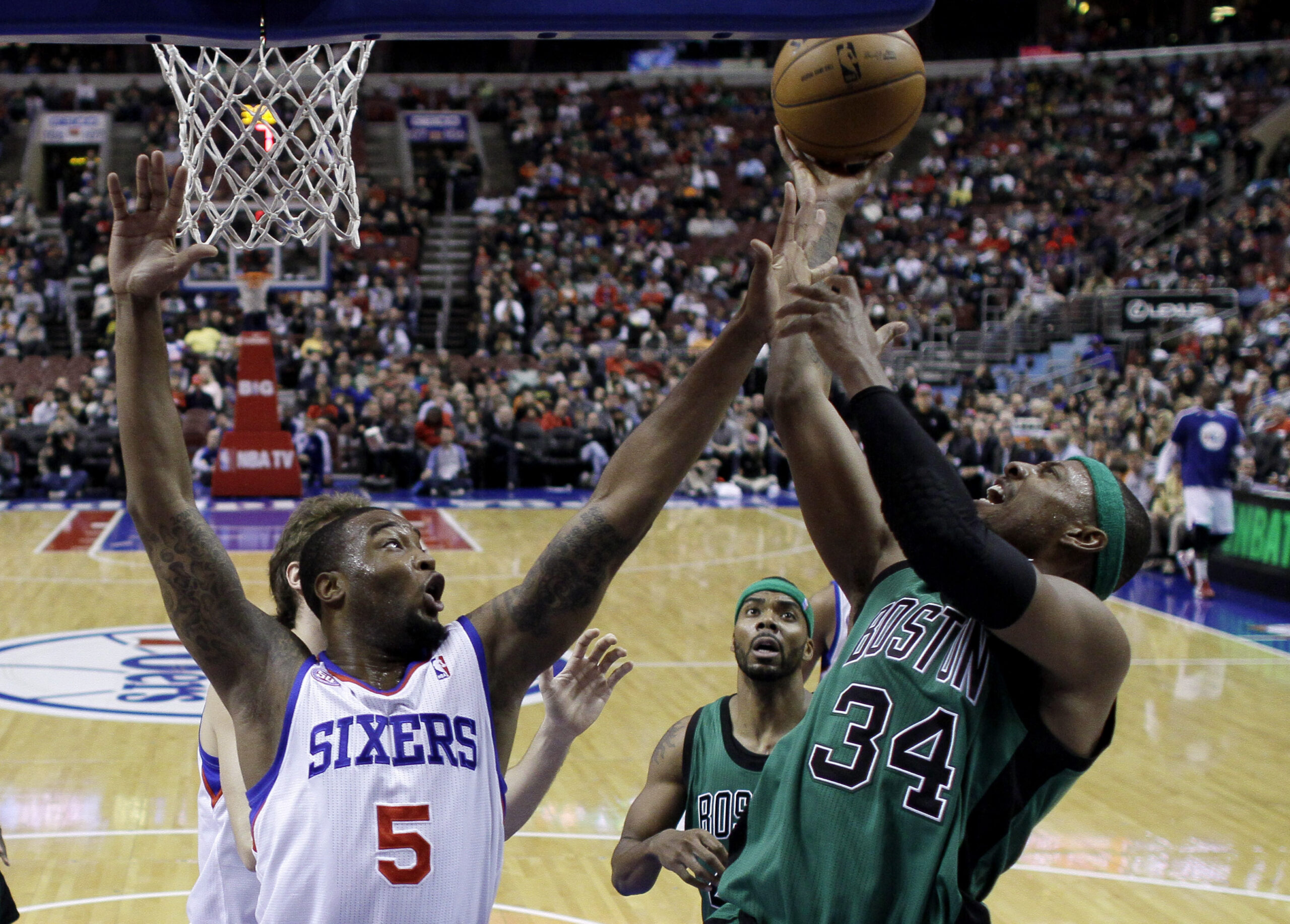 Turner hits winner in OT, 76ers top Celtics 95-94