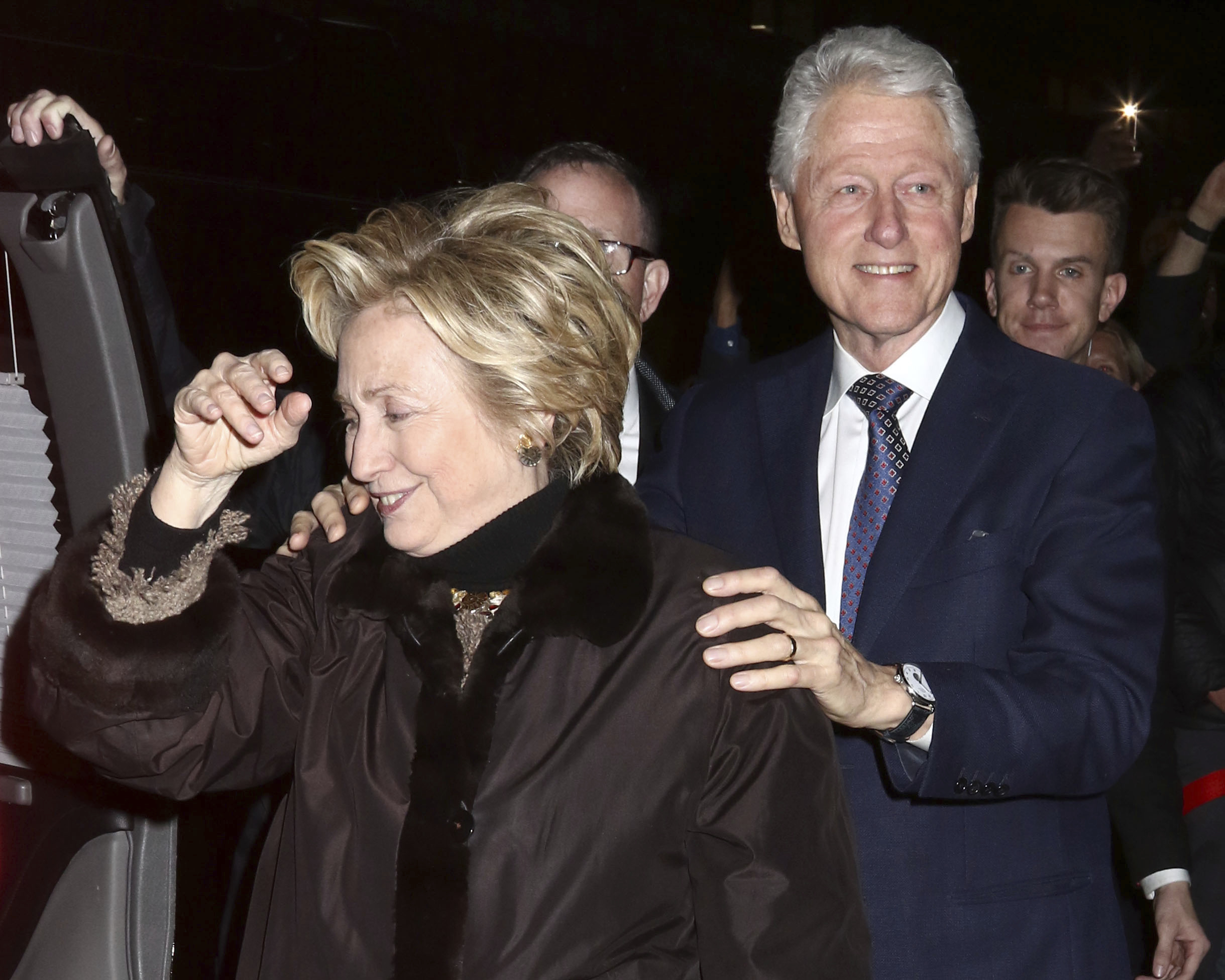 Bill, Hillary Clinton send no Thanksgiving messages on Twitter