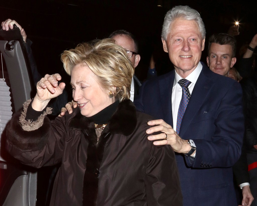 Bill, Hillary Clinton send no Thanksgiving messages on Twitter