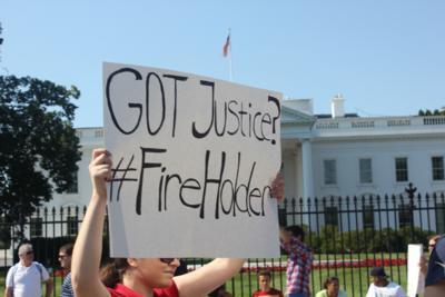 Secret Service shuts down ‘fire Eric Holder’ protest
