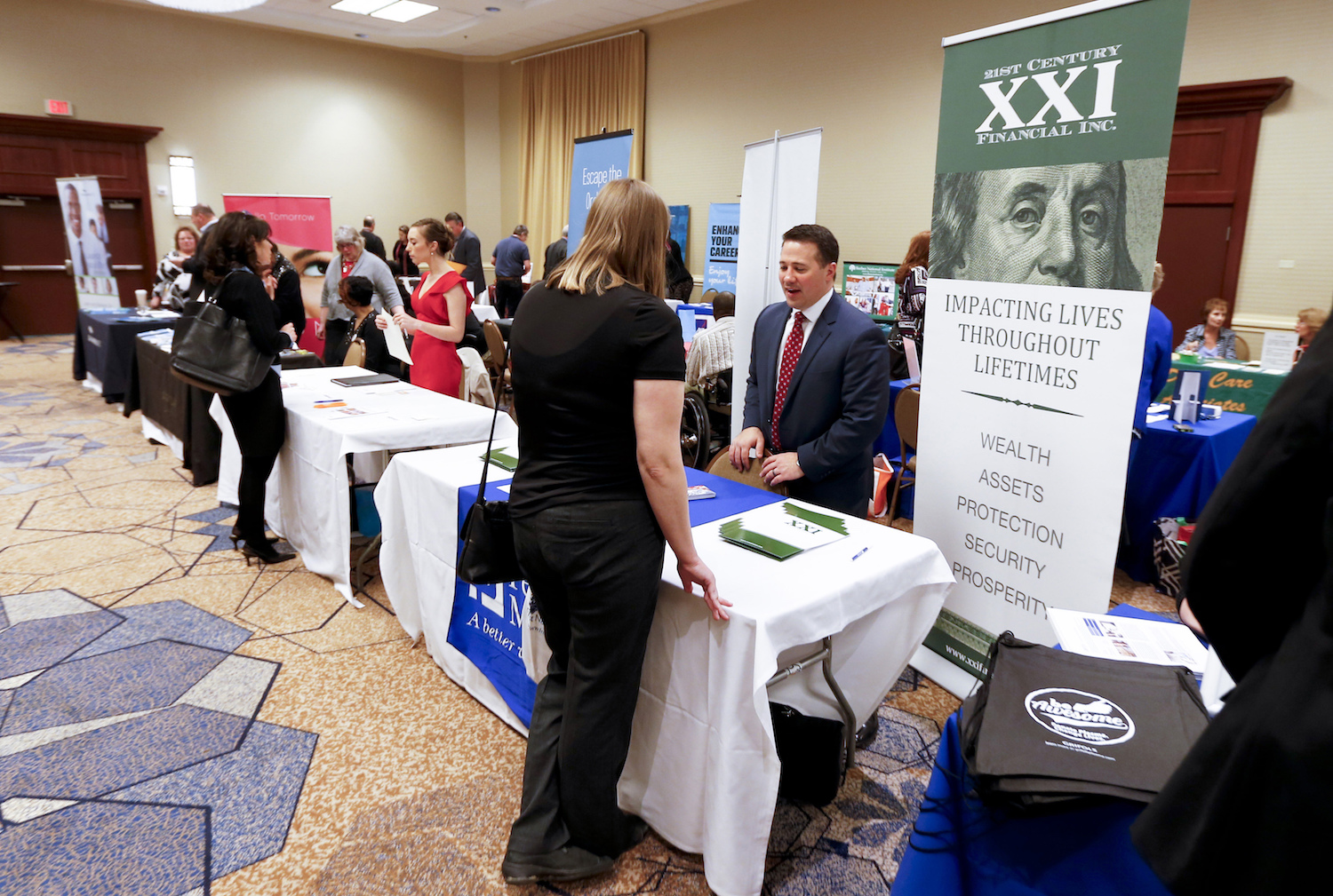 Jobless claims drop to 246,000 in first week of Trump administration