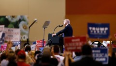 Watch: Trump rally erupts in ‘CNN sucks’ chant