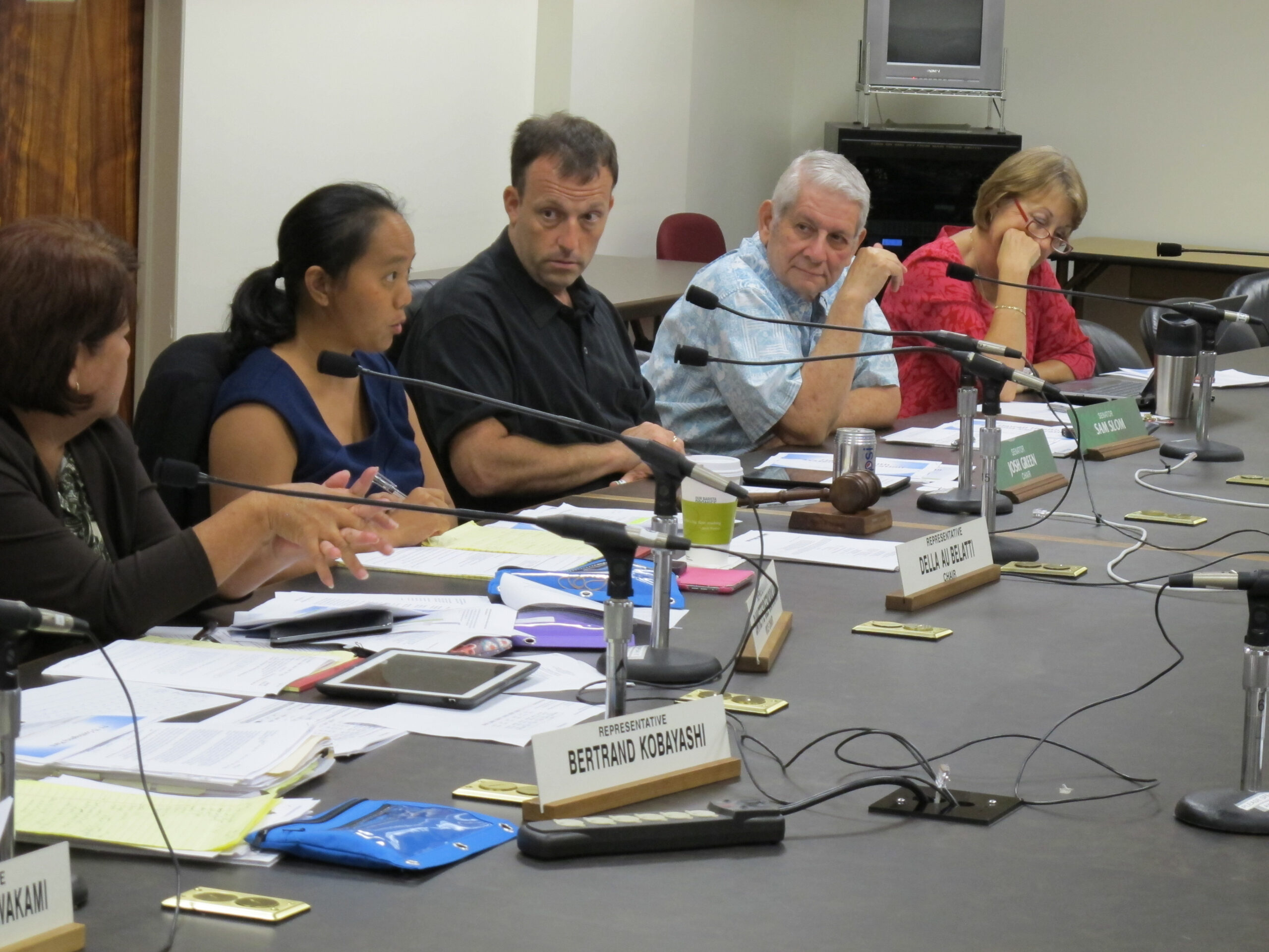 Hawaii public hospitals cut while hurting for cash