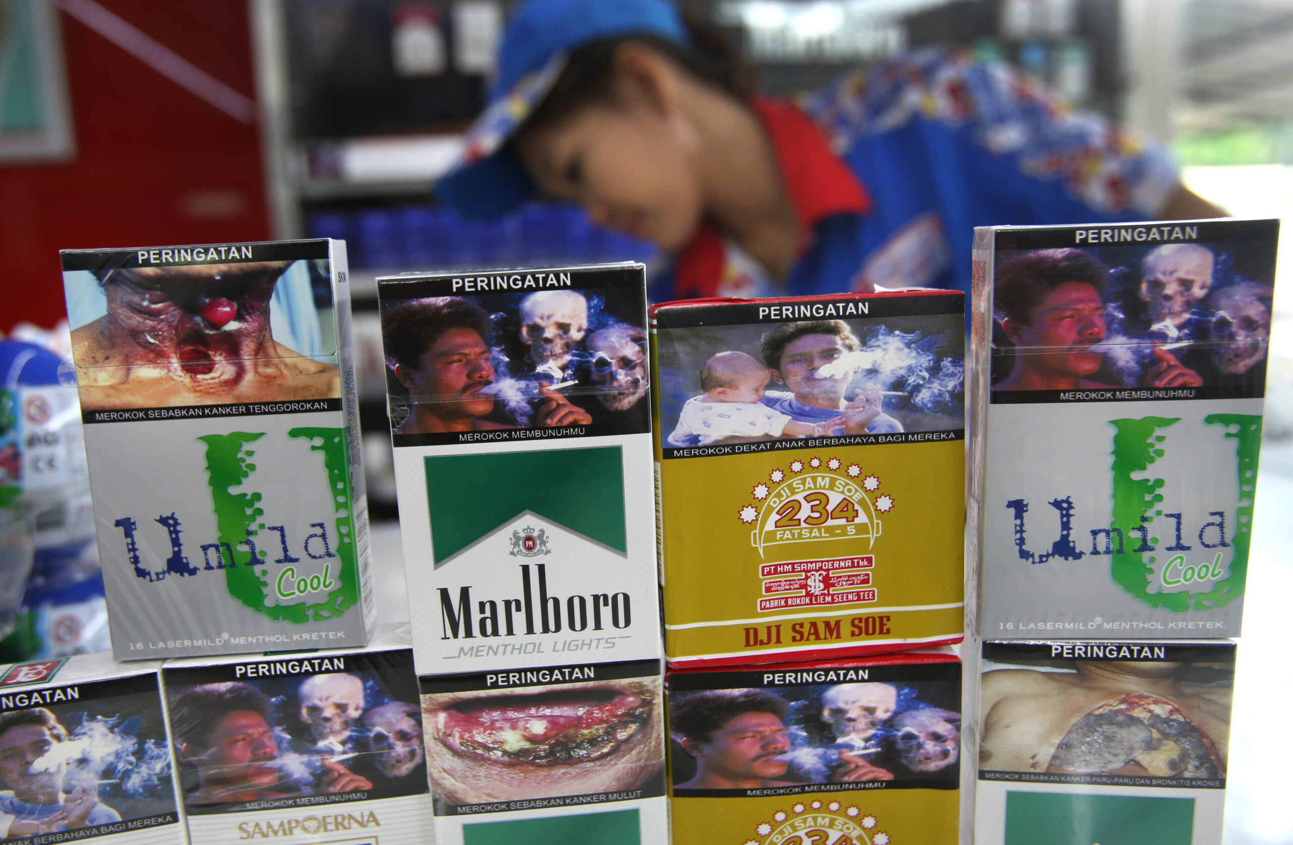 Cigarette makers ignore Indonesia label deadline