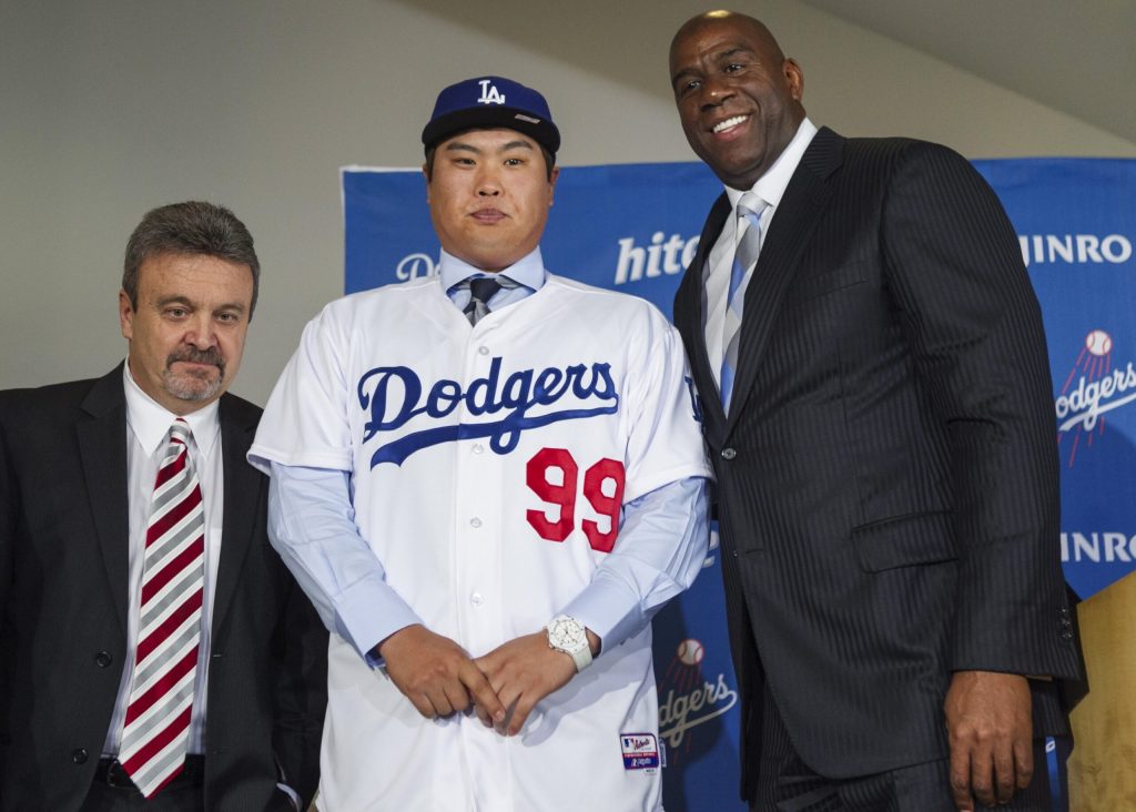Magic Johnson says Lakers should play inside game