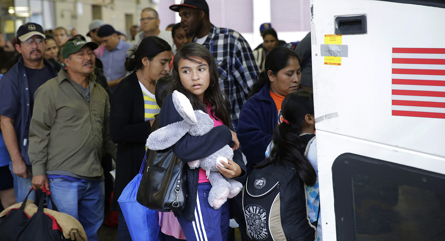 Advisers suggest Trump rethinking mass deportation