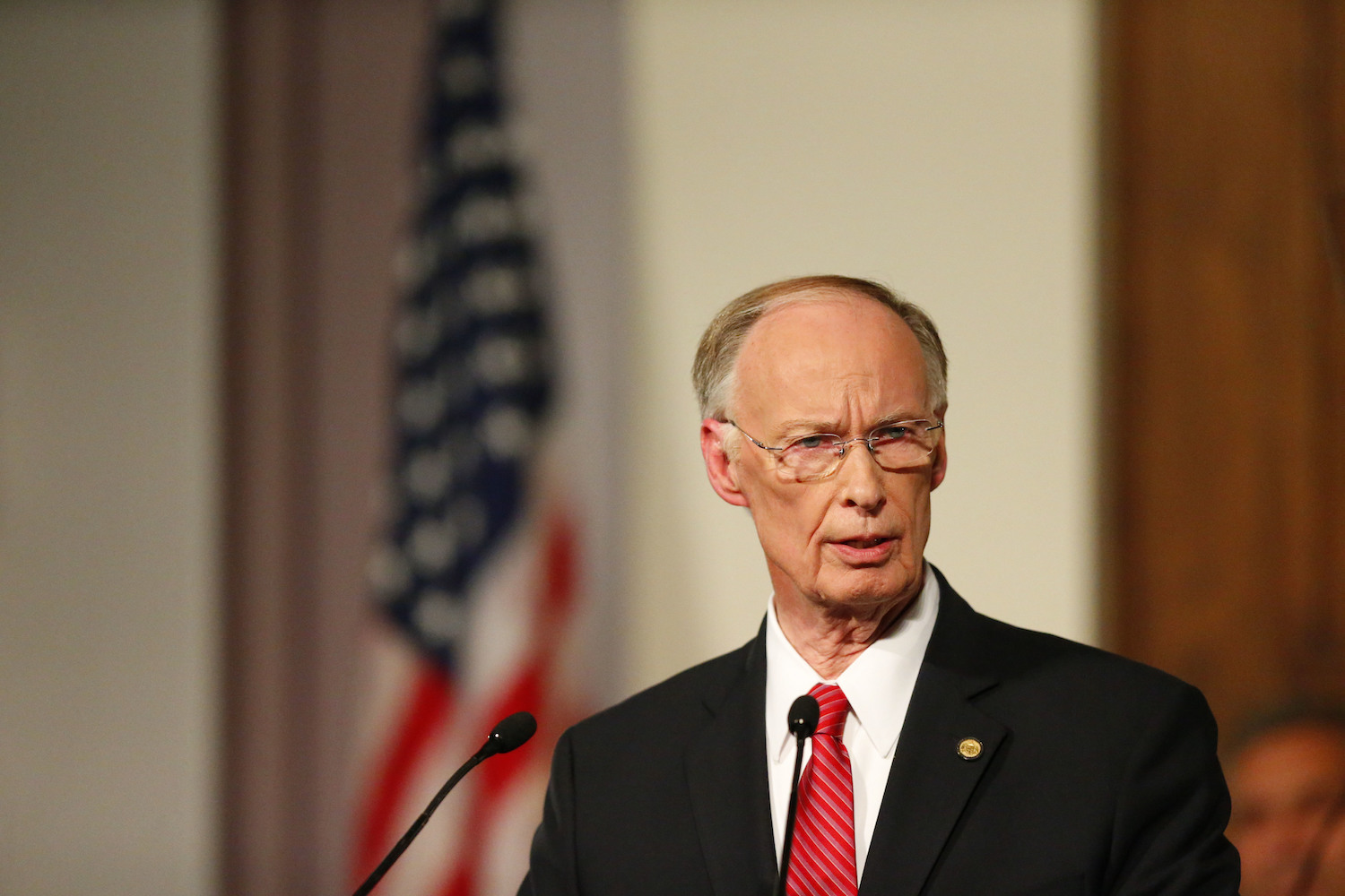 Alabama governor Robert Bentley resigns