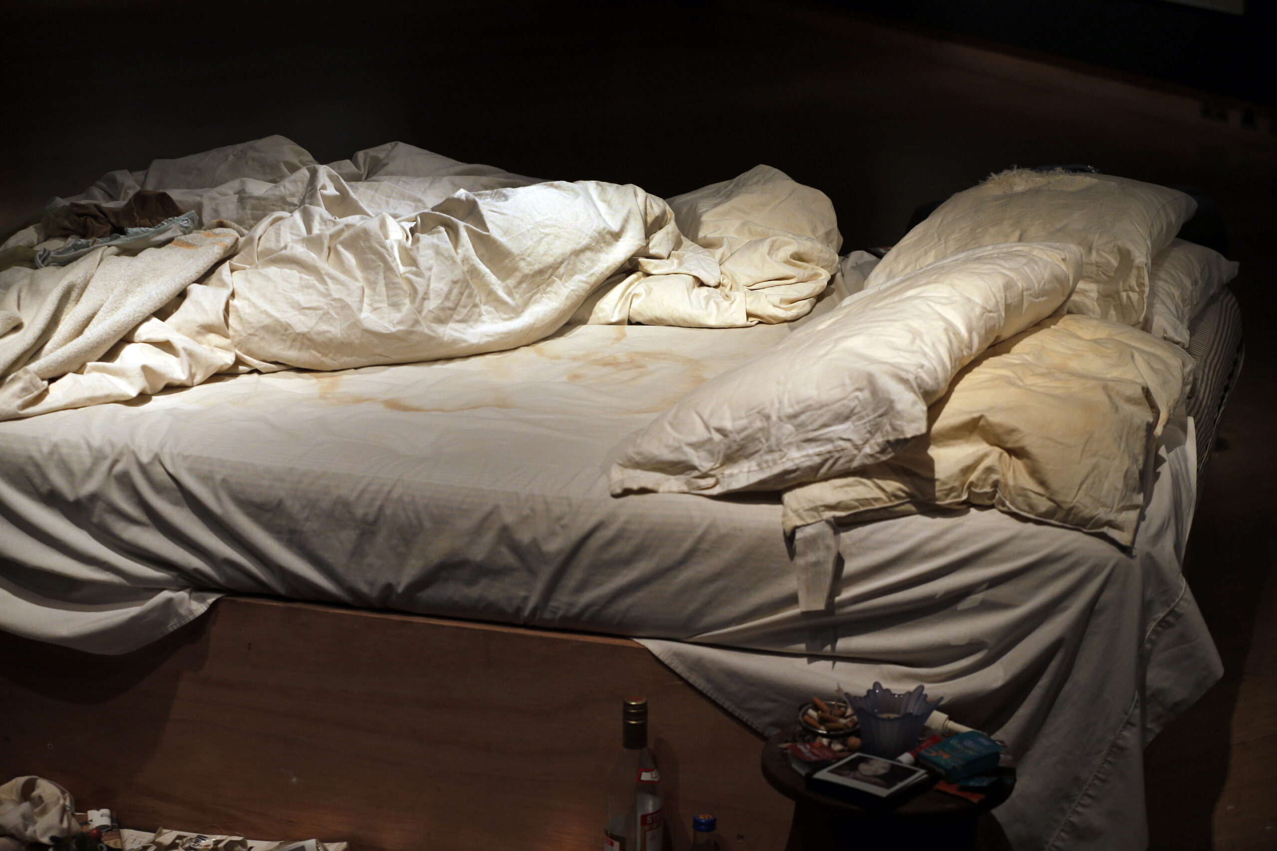 Artist Emin’s messy bed sells for $4.4 million