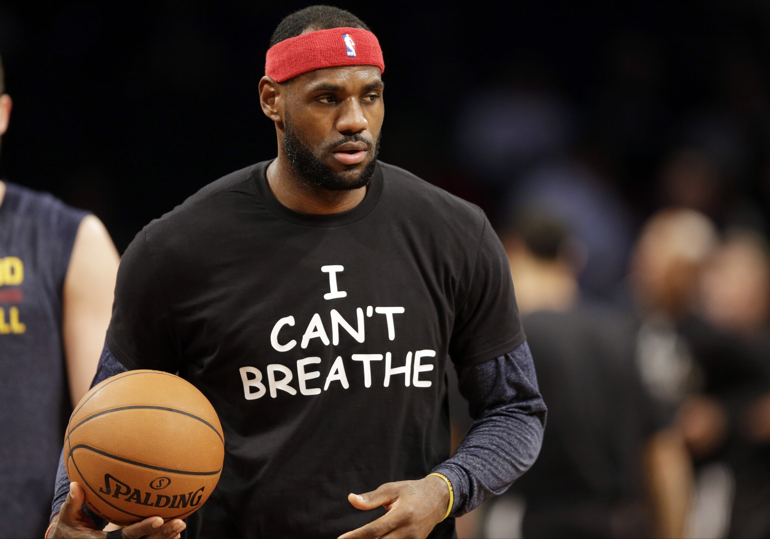 Obama supports LeBron’s decision to wear #ICantBreathe shirt