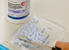 Pharma lobby mounts last-ditch effort to fix prescription ‘doughnut hole’