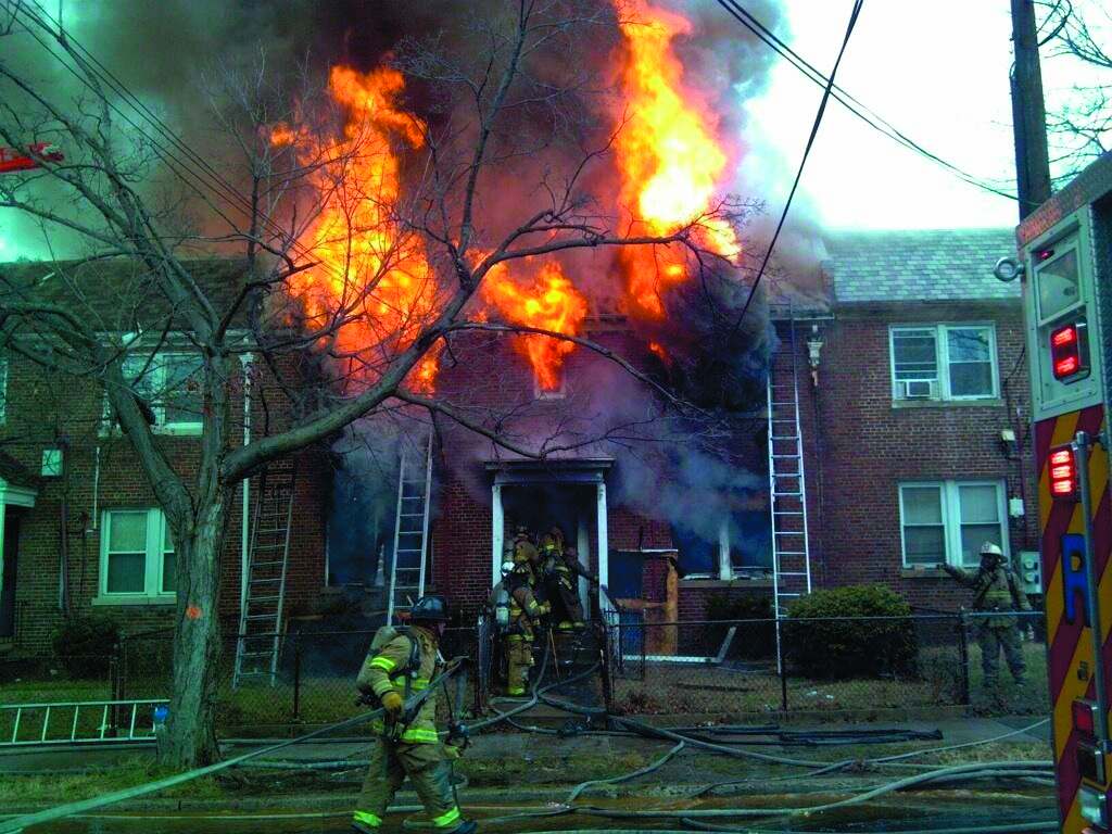 2 people dead in vacant apartment fire in Southeast D.C.