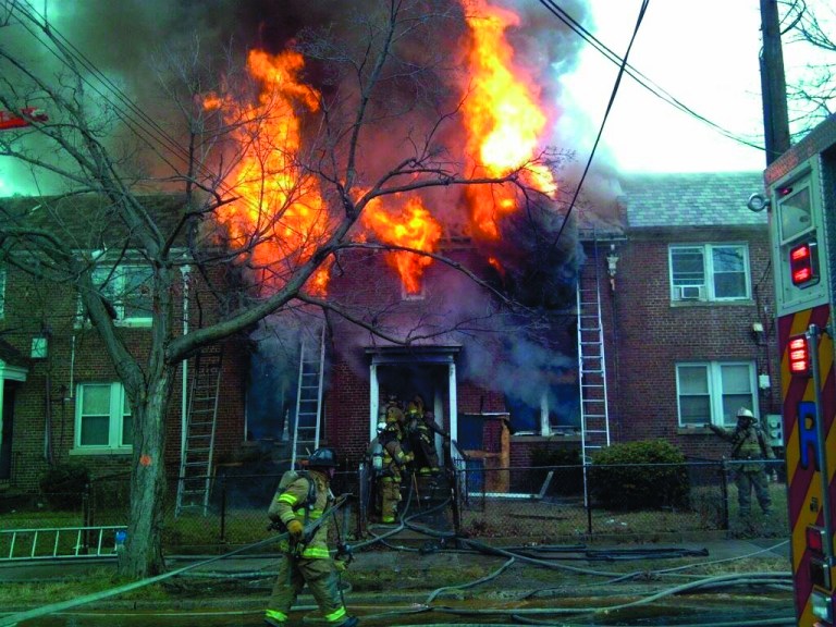 2 people dead in vacant apartment fire in Southeast D.C.