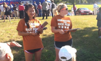 Perry bid helps Romney short-term, threatens long