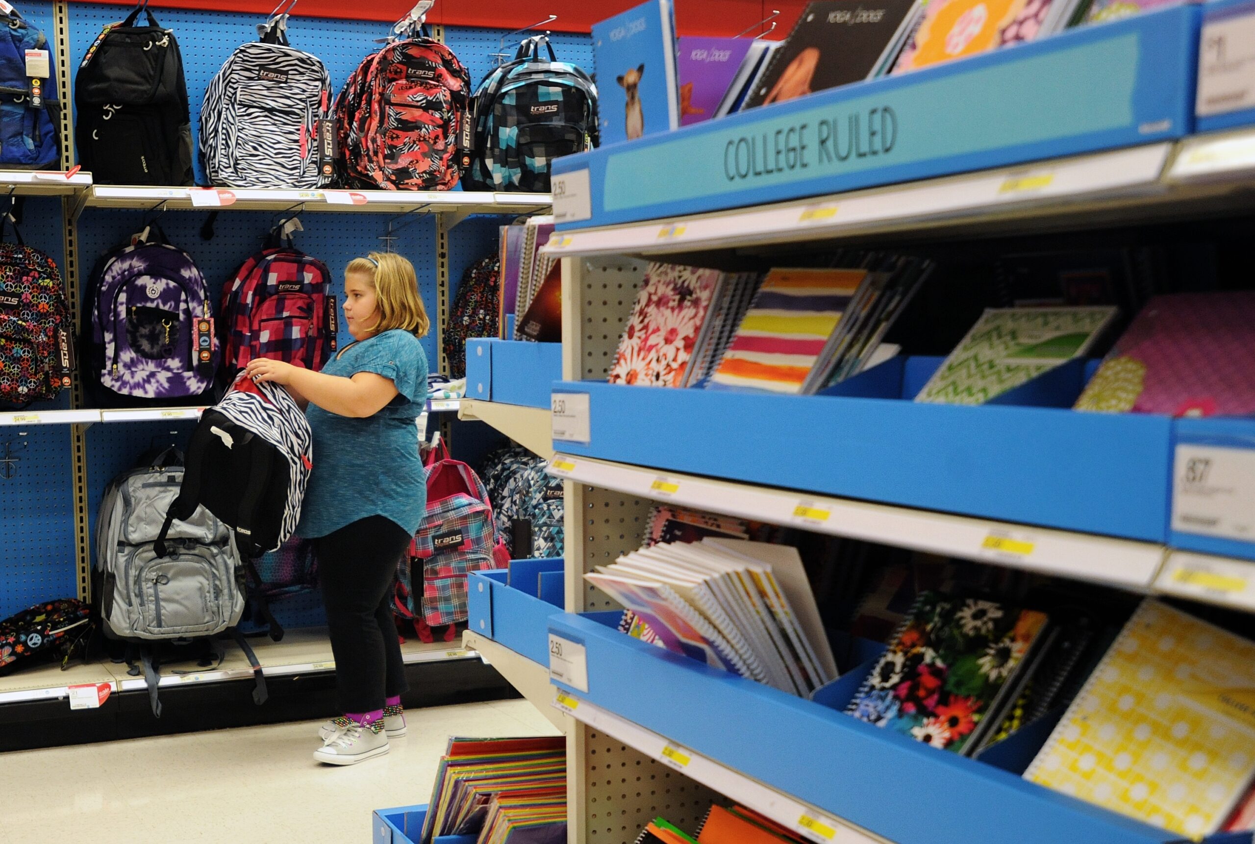 US retail sales rise slight 0.2 percent in August