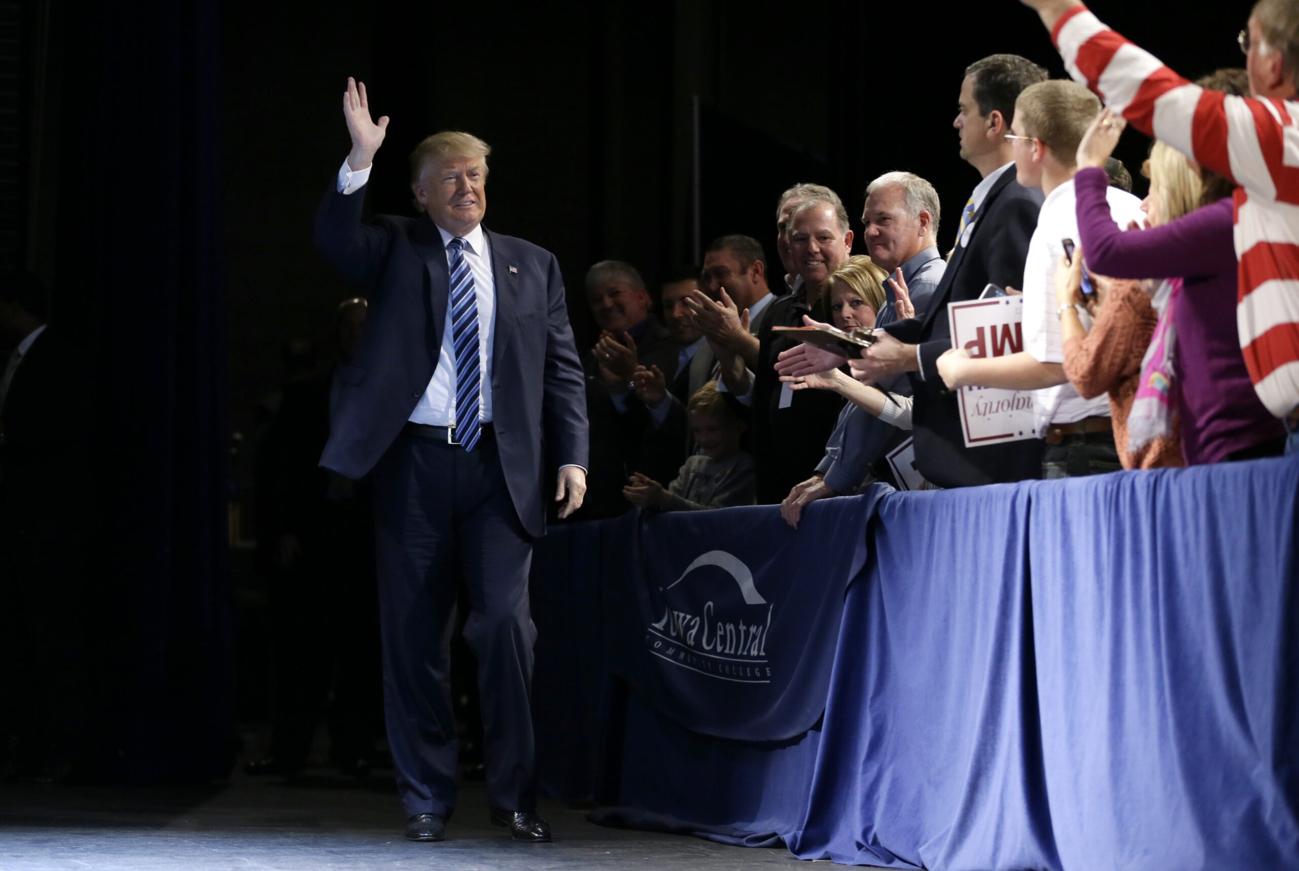Trump widens his lead in Florida in wake of Paris attacks
