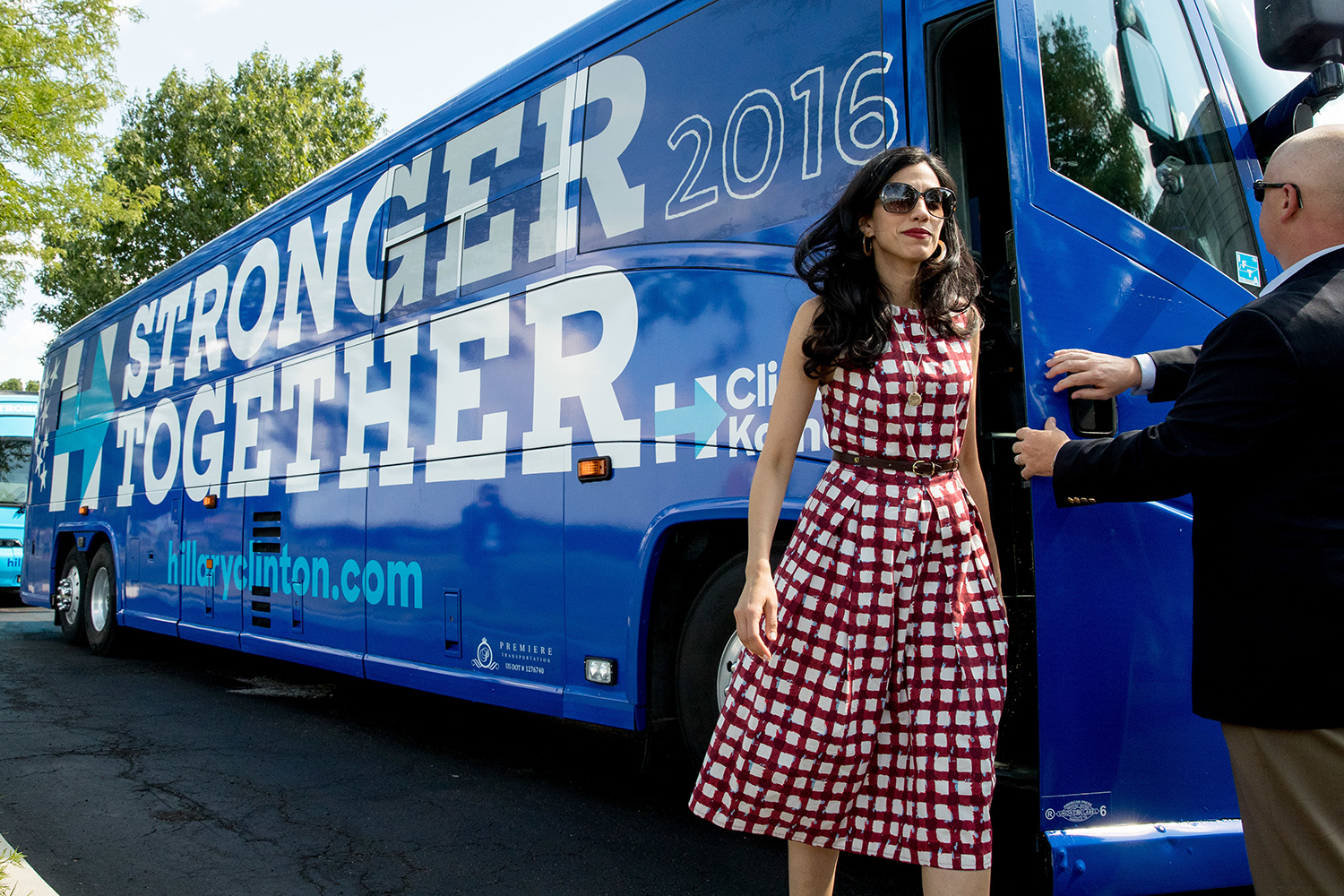 Clinton aide faces questions over ties to Islamic publication