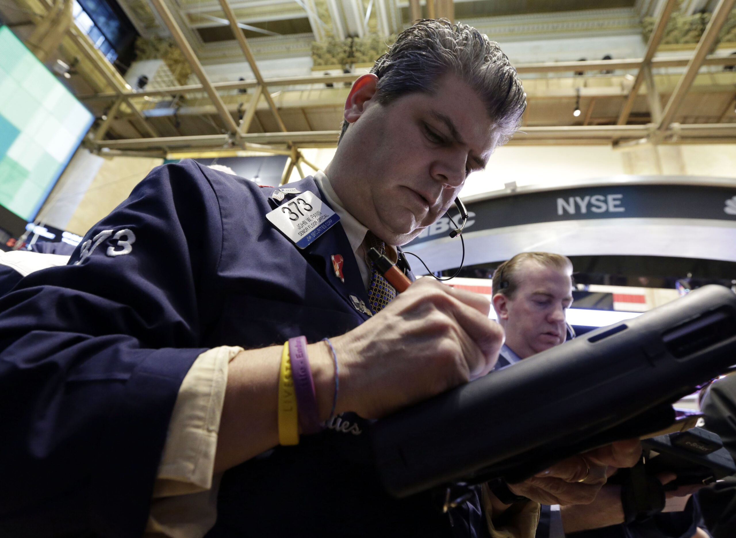 Stocks little changed despite strong retail sales
