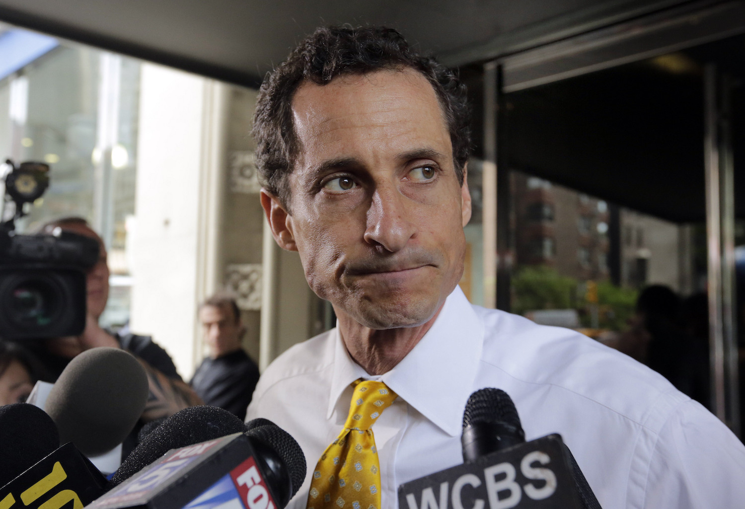 FBI releases Weiner search warrant