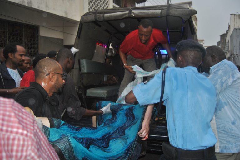 Kenyan police officers load the body of a female tourist into a police vehicle in Mombasa, Kenya, Thursday, July 24, 2014. A Kenya police official says a female tourist has been shot dead in the coastal town of Mombasa, the second foreigner shot in same area this month. (AP Photo)