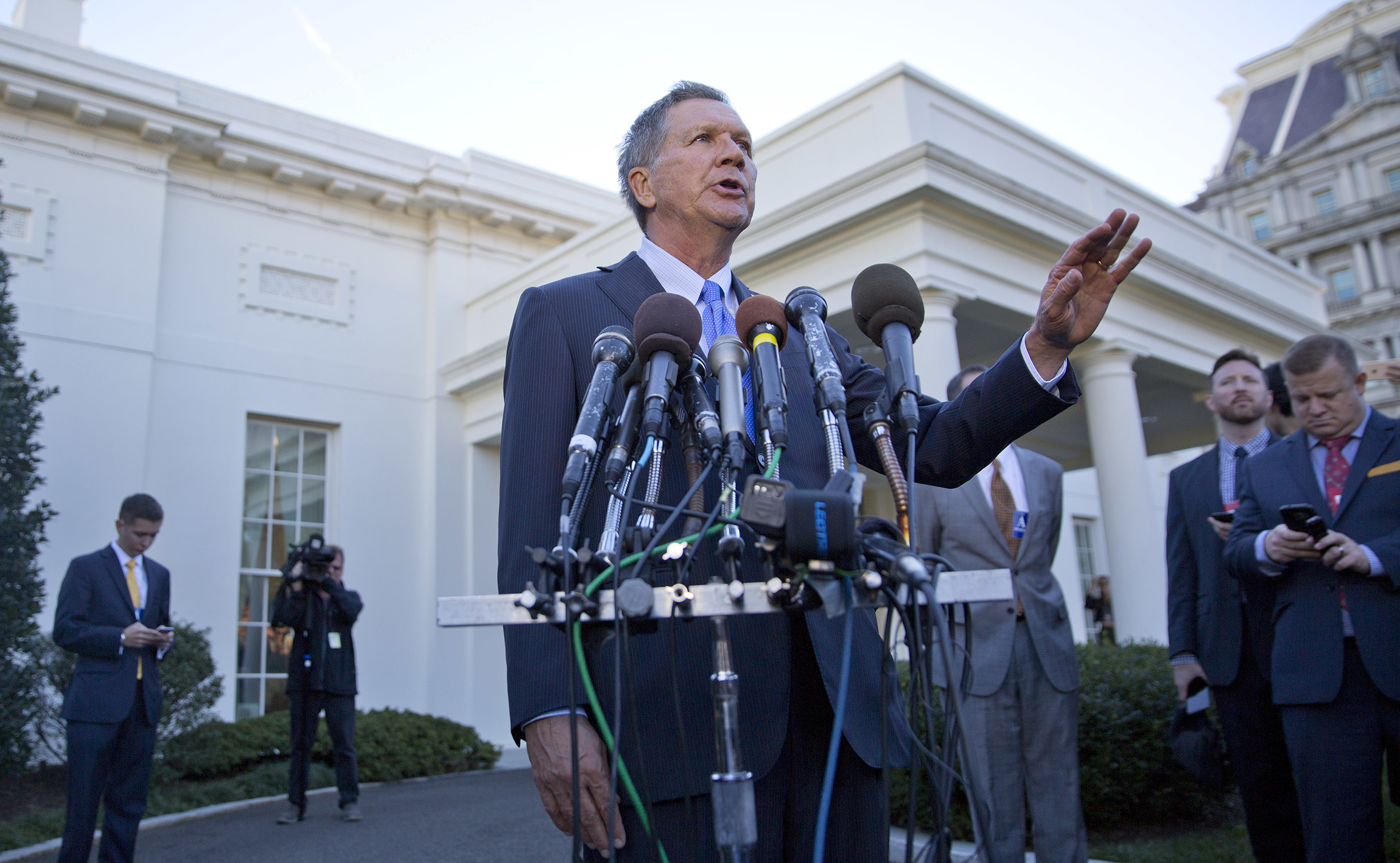 Kasich encourages protesters to unite behind Trump