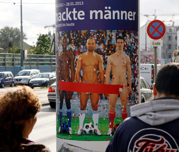 Man strips at Austrian art exhibition of nude men