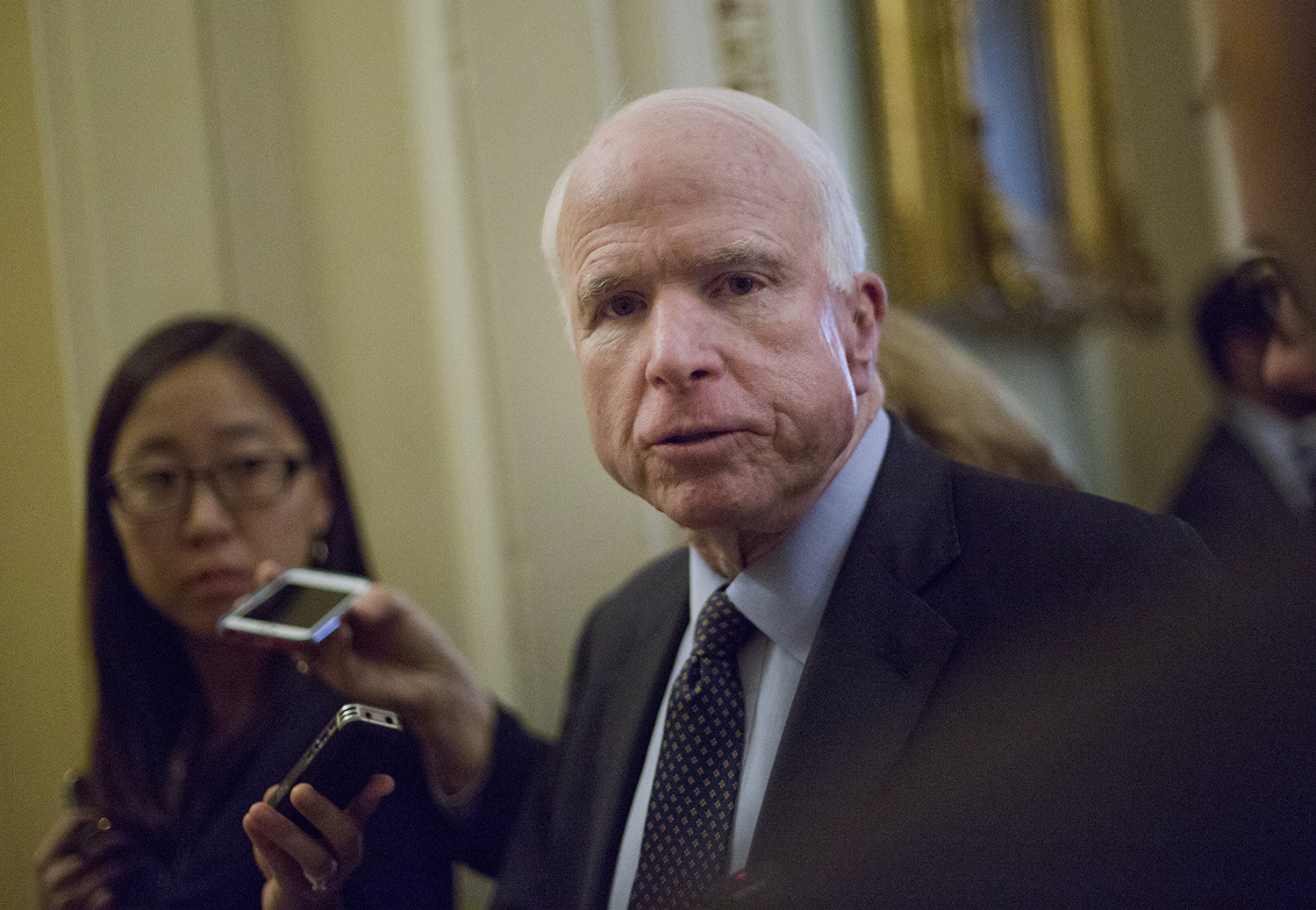 John McCain encourages Trump to keep pressure on Syria
