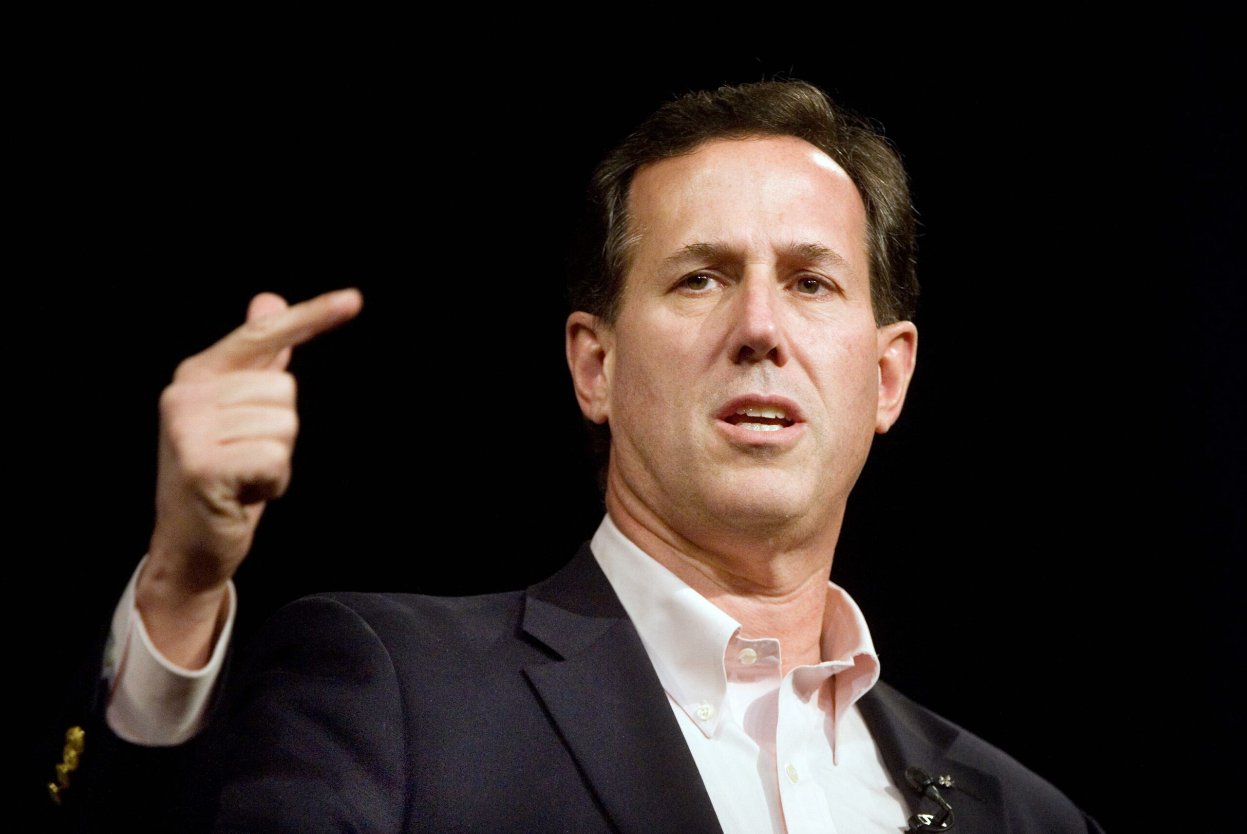 Romney, Santorum trade blasts on pro-life beliefs