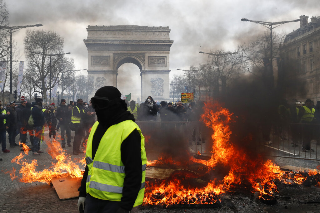 French protesters riot in Paris, accuse Macron of ‘hot air’