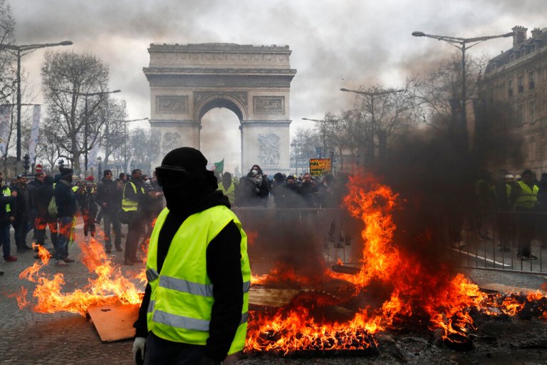 French protesters riot in Paris, accuse Macron of ‘hot air’