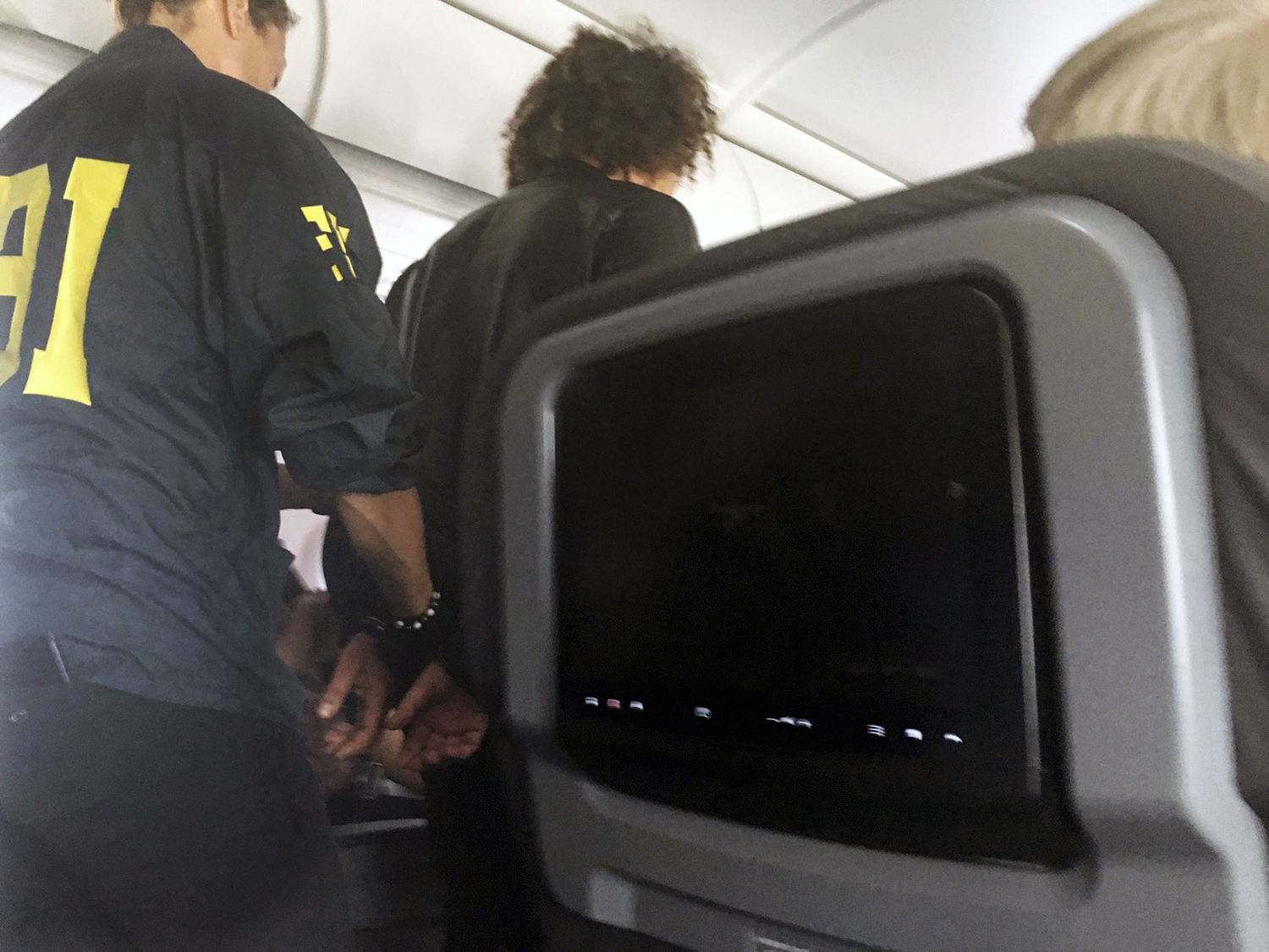 American Airlines passengers take down man who tried to ambush cockpit