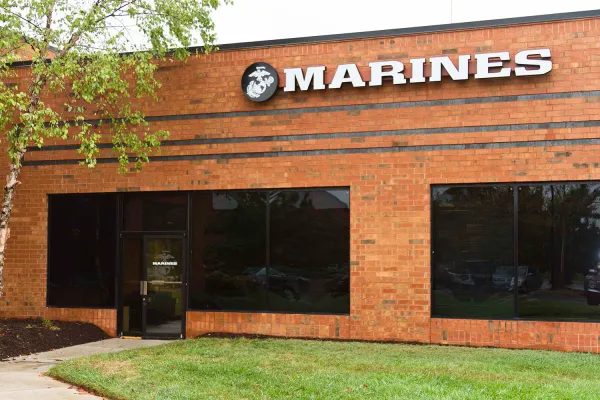 Marines to put bulletproof shields on recruiting centers