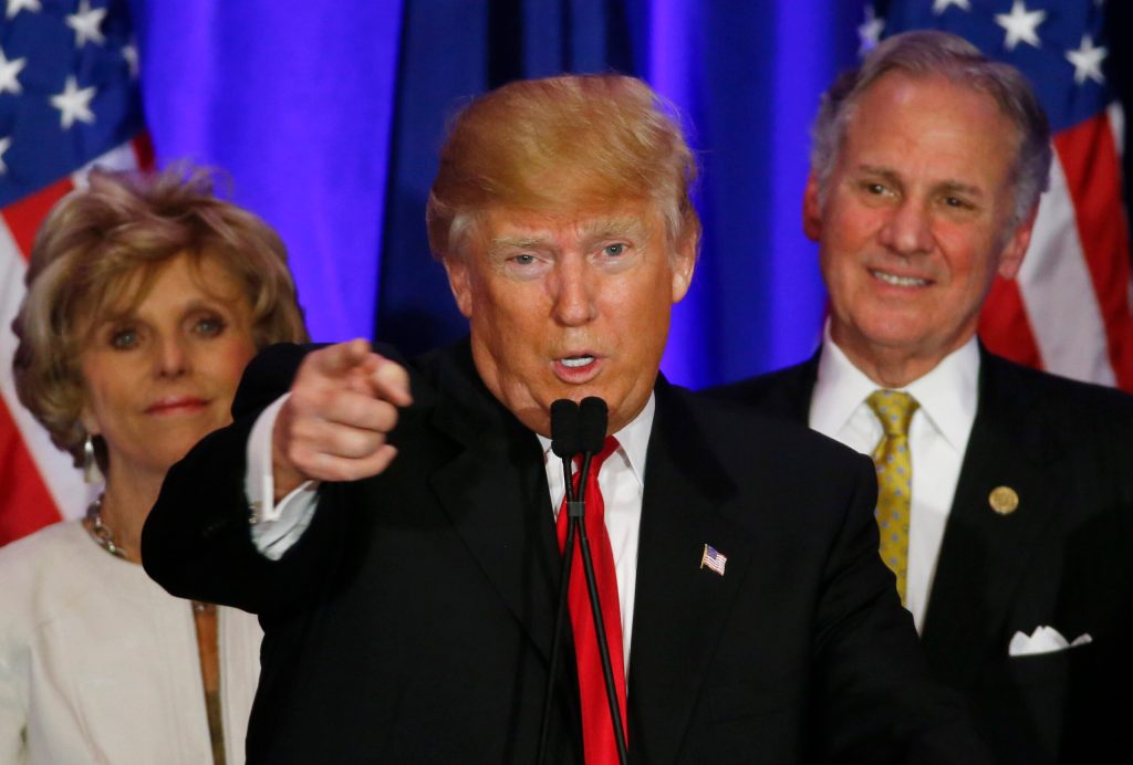 Trump heads to Nevada in command
