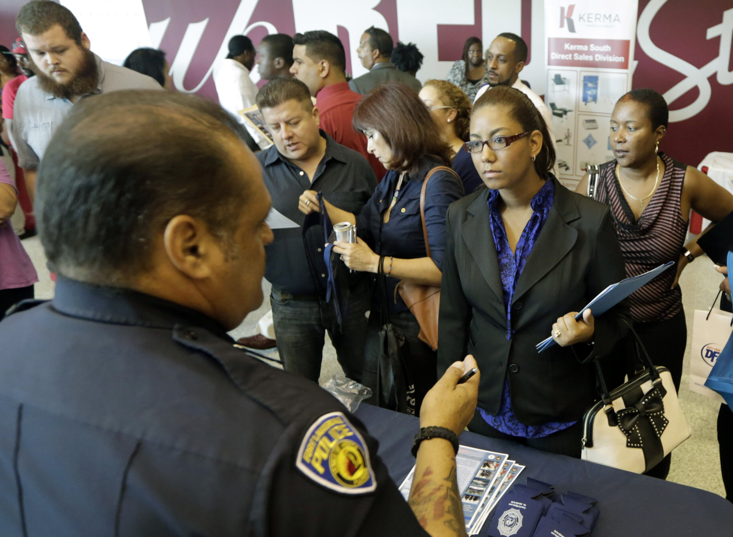 Applications for US jobless benefits fall sharply