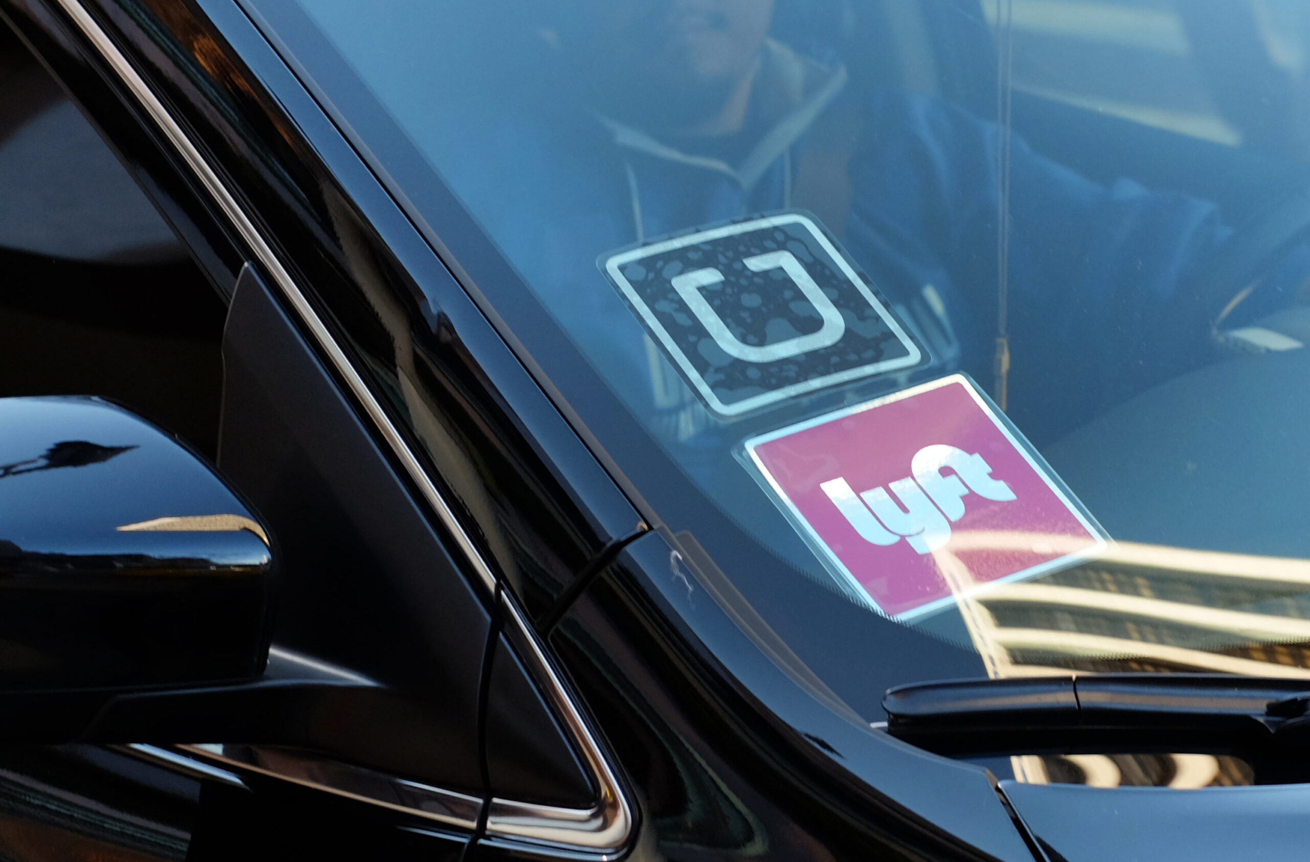 Taxi groups fight to limit Uber at Democratic convention