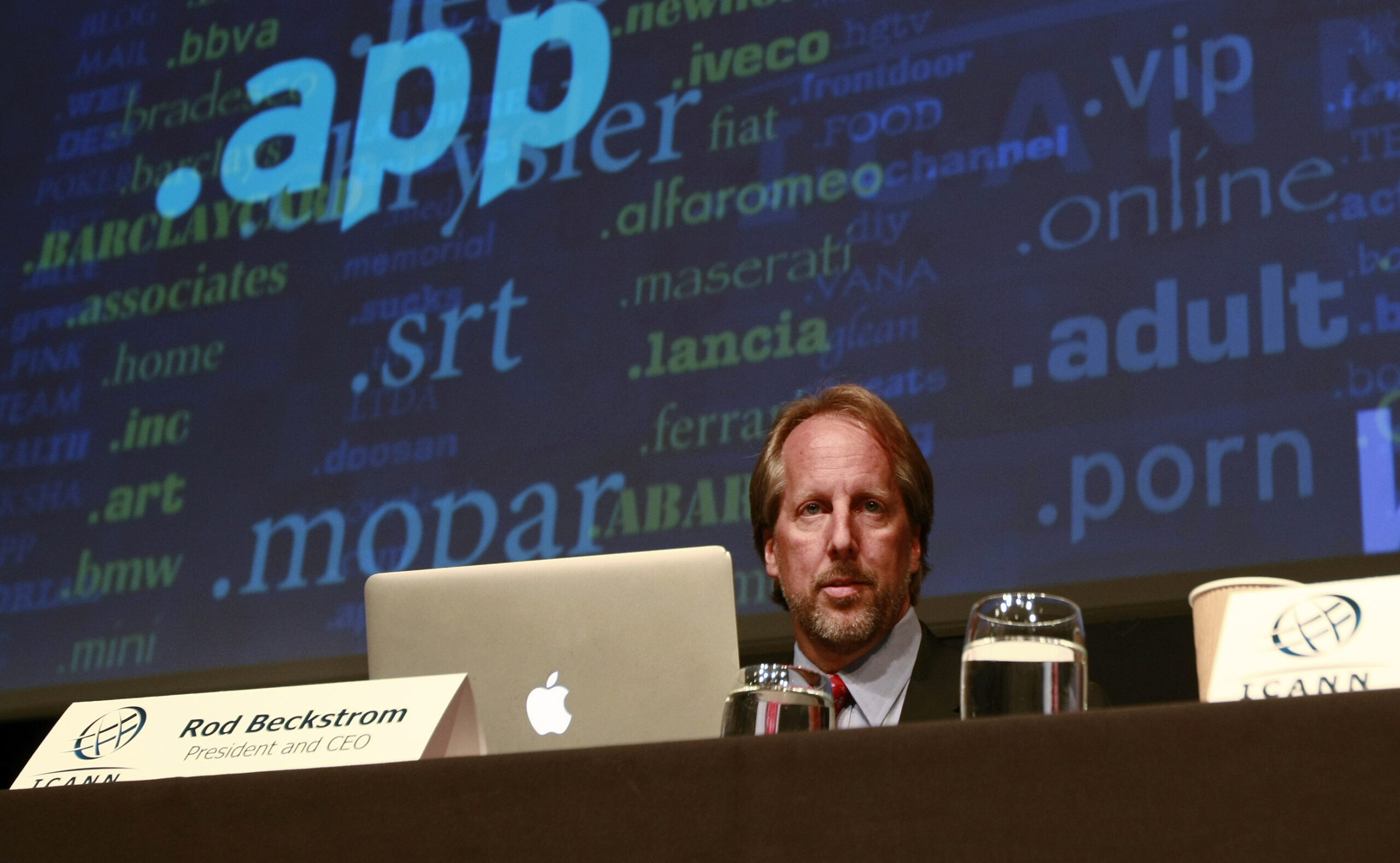 Businesses dominate bids for Internet suffixes