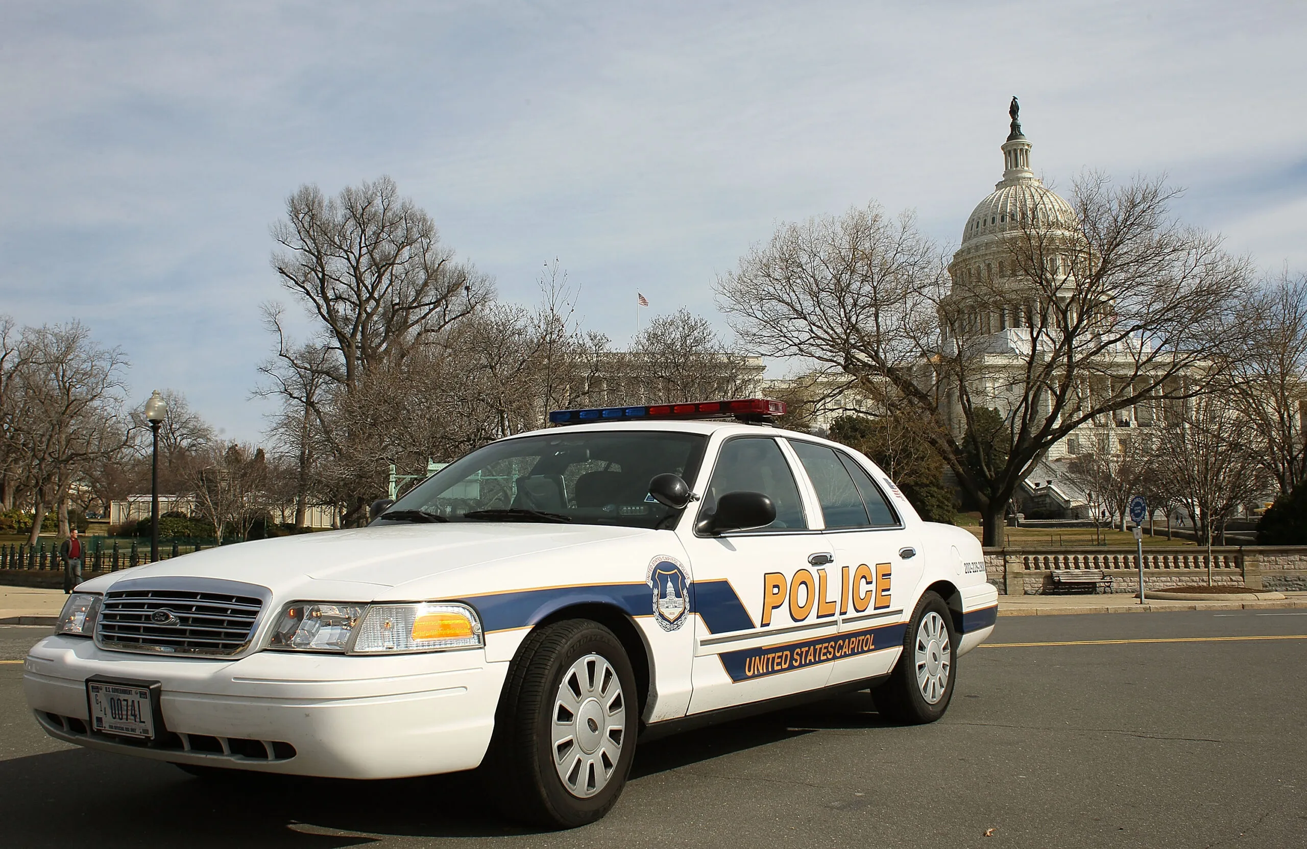 White House staffer threatens Capitol Police officer boyfriend with his own gun