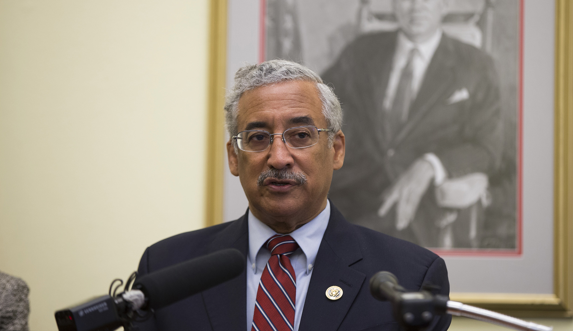 Democrats call on Labor Department to drop change to tip rule