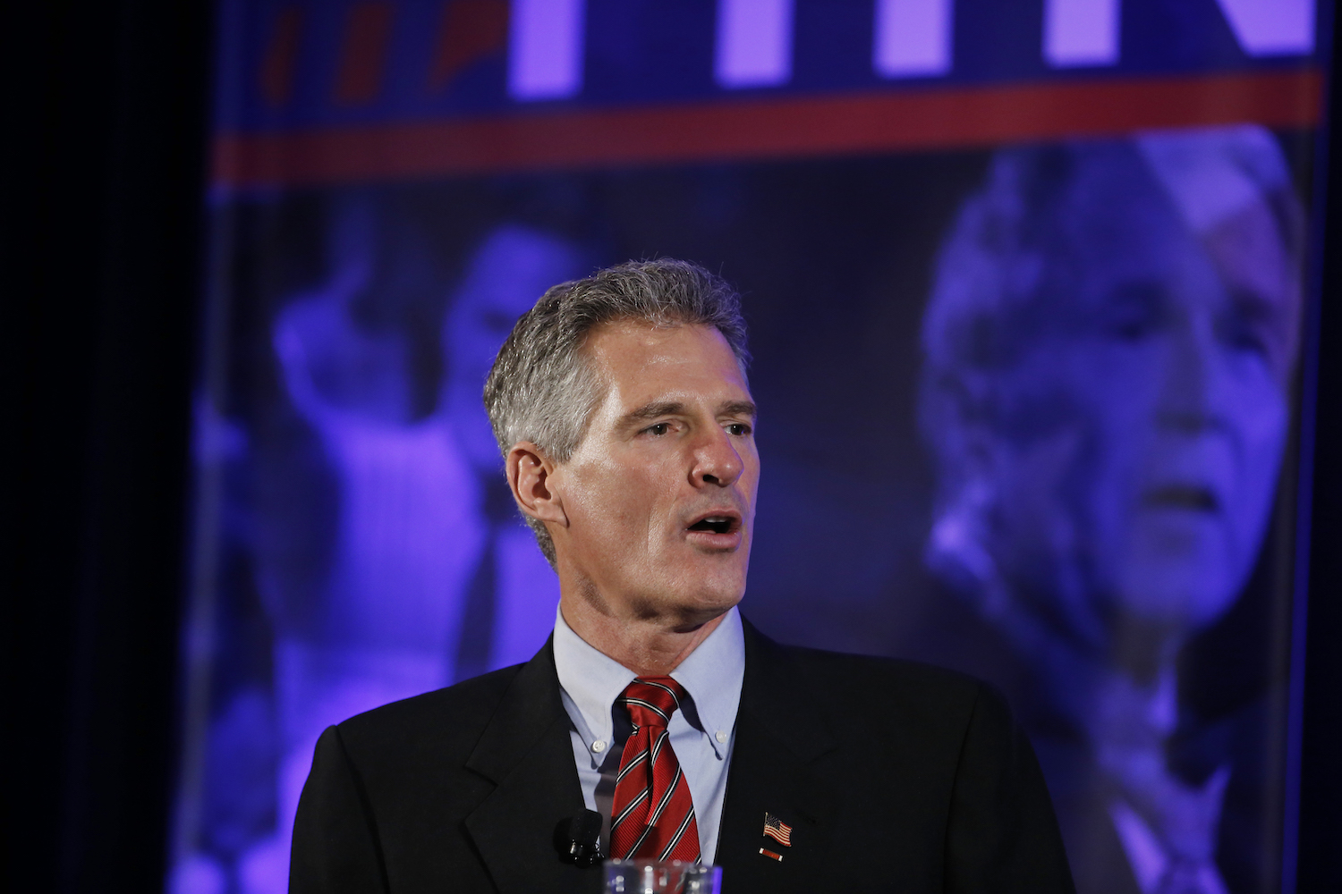 Scott Brown applauds leadership for quashing grassroots rules effort