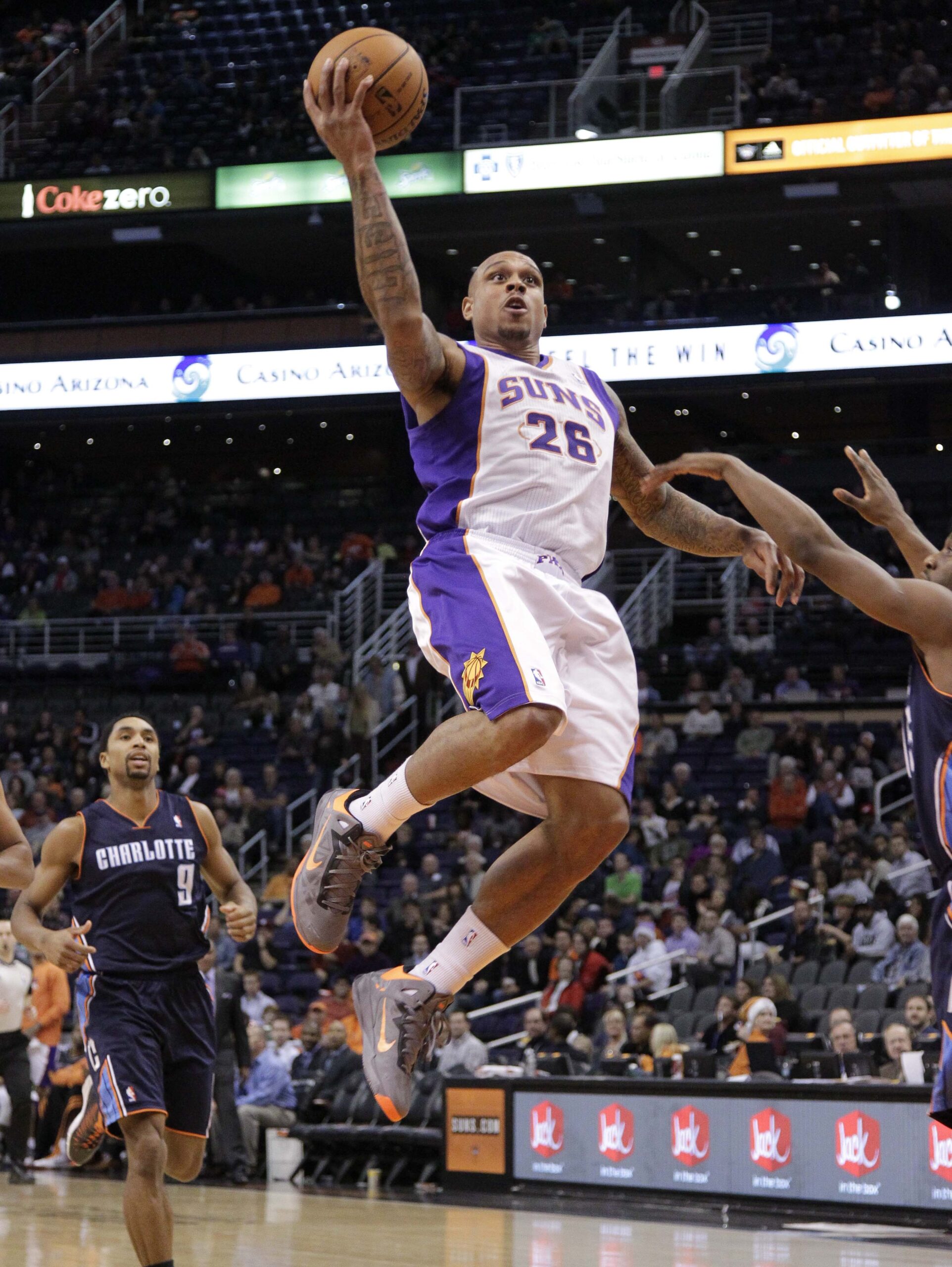 Suns hand Charlotte 13th straight loss
