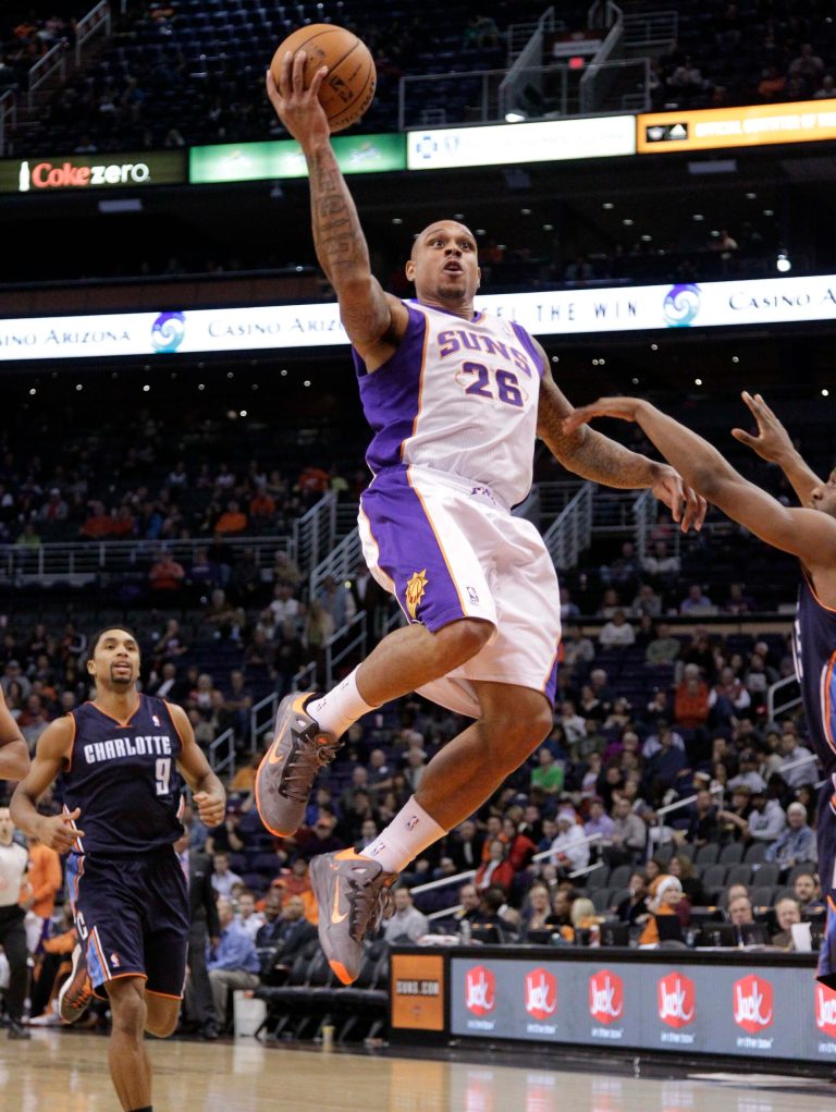   Phoenix Suns' Shannon Brown (26) scores against the Charlotte Bobcats during the second half of an NBA basketball game on Wednesday, Dec. 19, 2012, in Phoenix. (AP Photo/Matt York)  