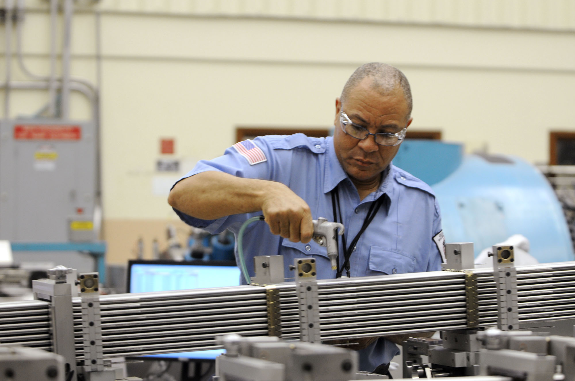 US business stockpiles up 0.4 percent in July