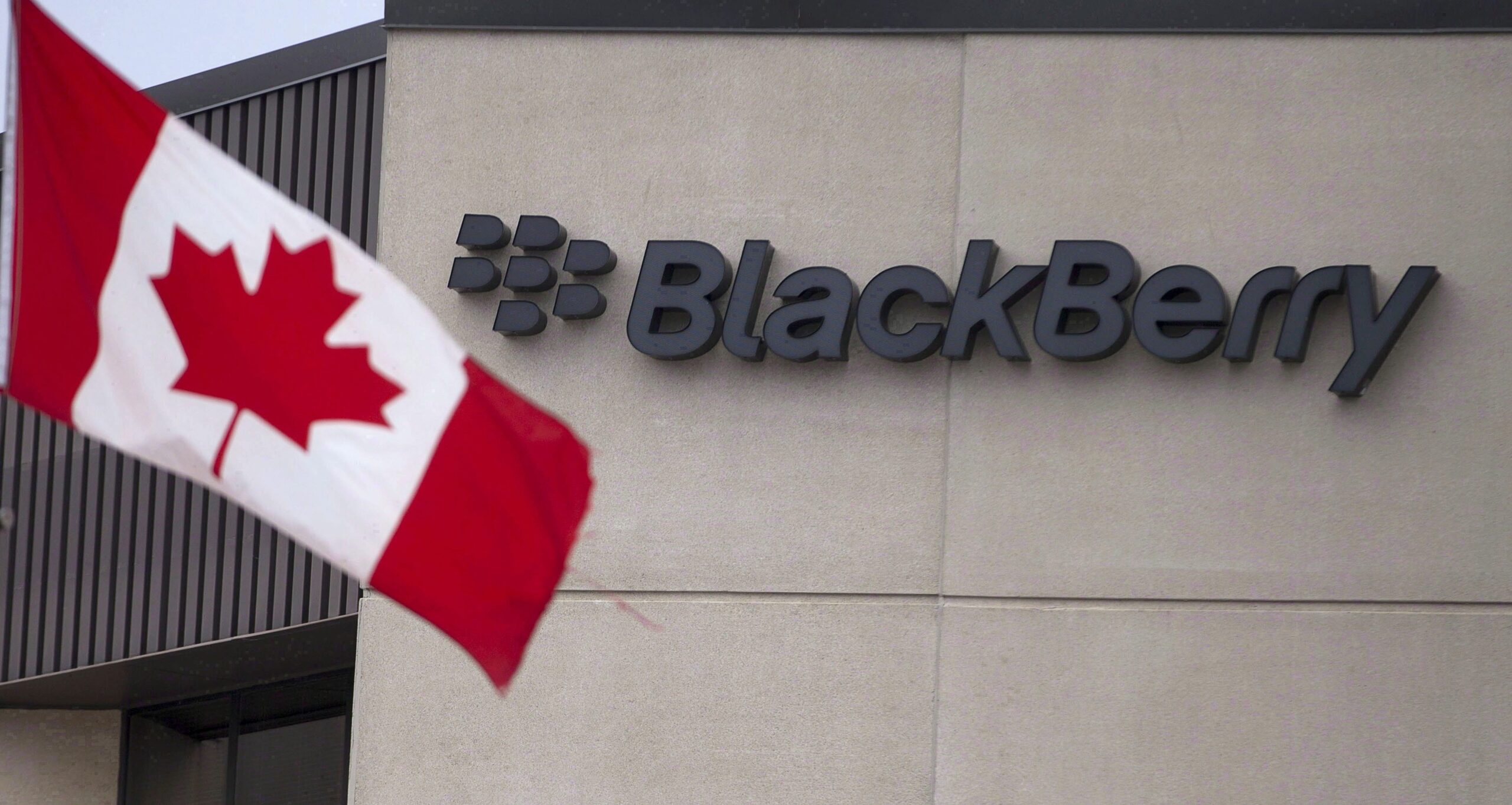 BlackBerry posts smaller $207M quarterly loss